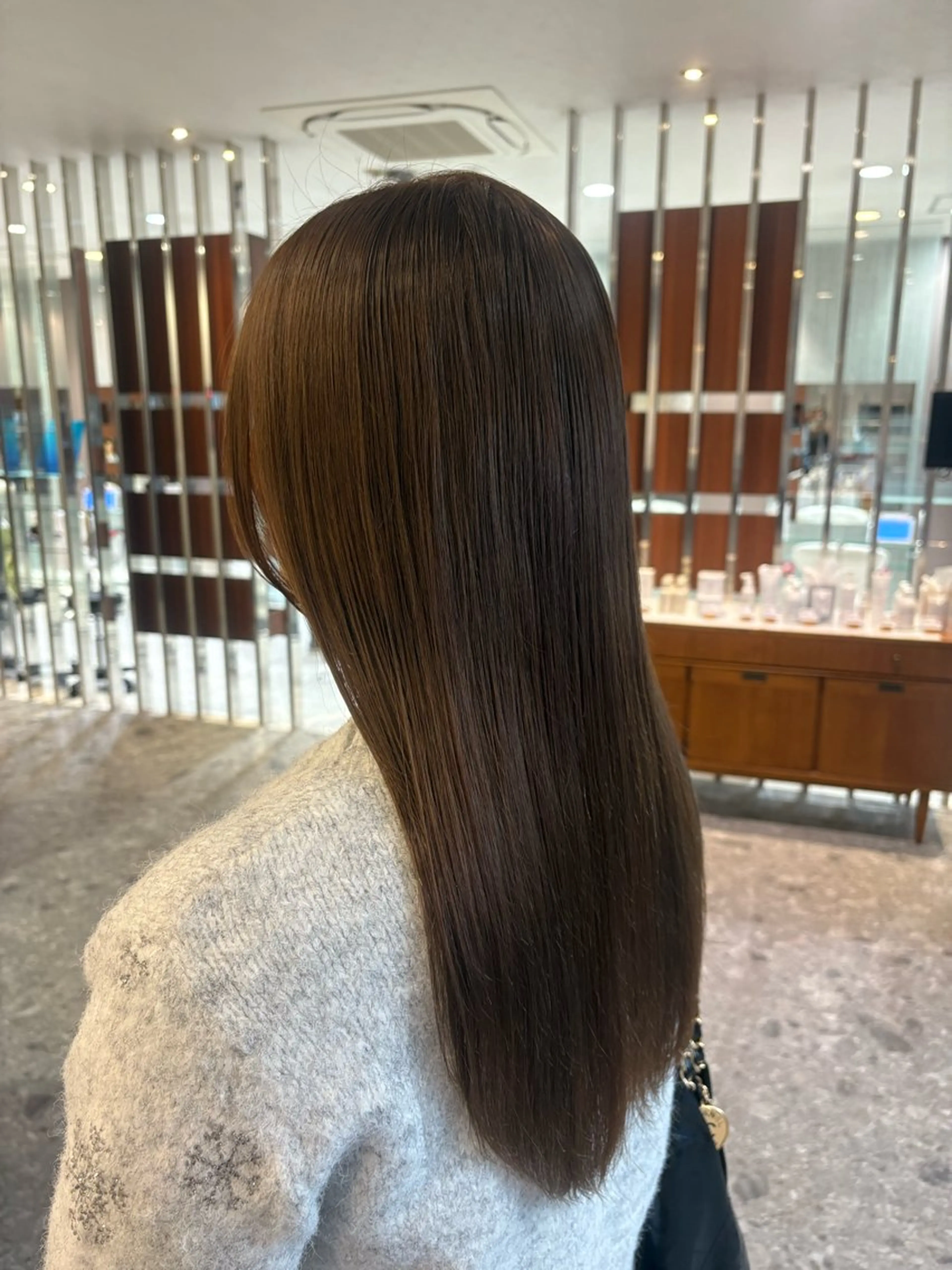 ロング カラー アッシュ ブルーカラー ブルーアッシュ ヘアカラー トリートメント 関 真理菜のヘアスタイル