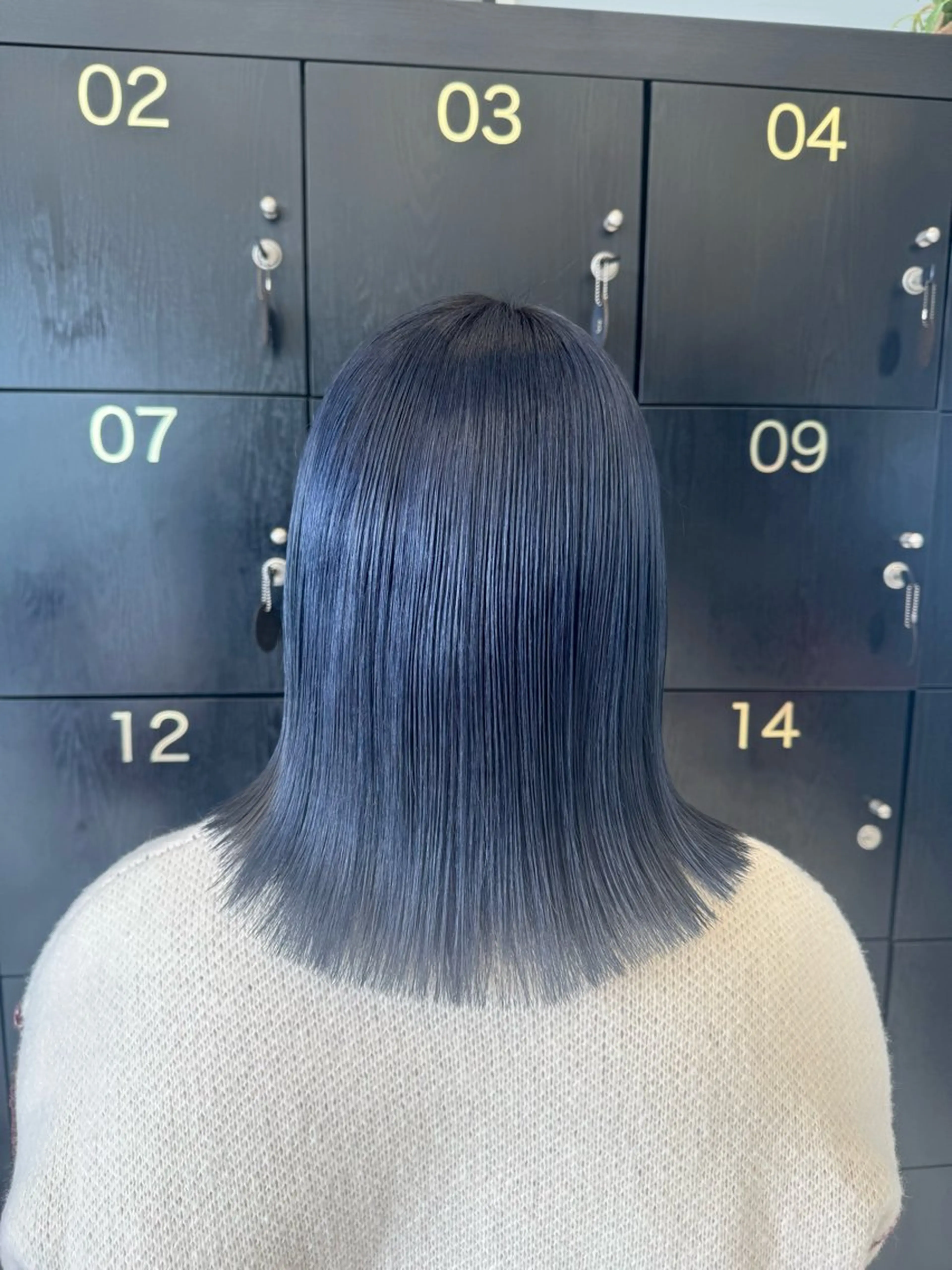 ショート カラー ネイビーカラー 伊藤 柚奈のヘアスタイル