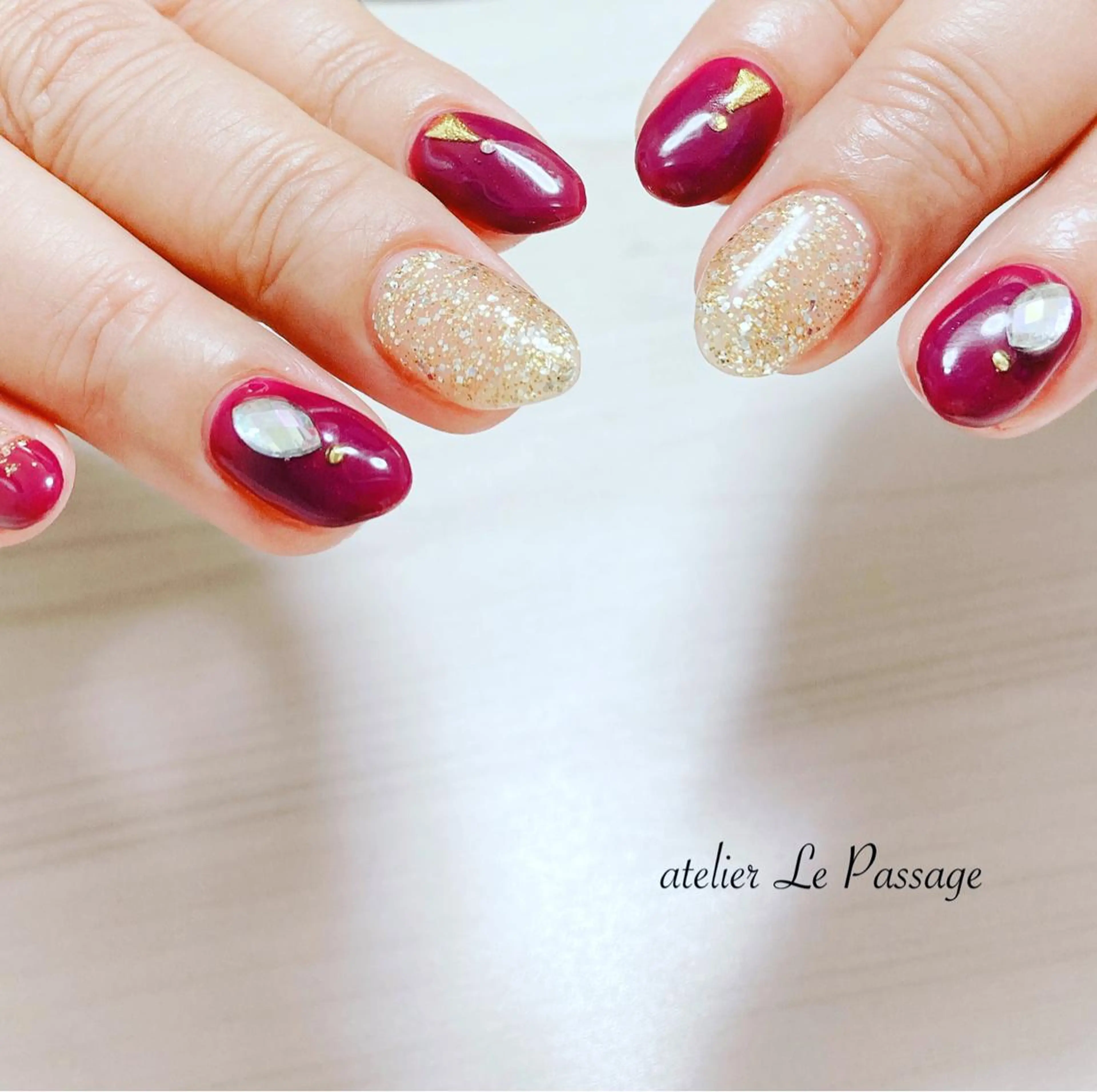 ネイル ボルドー ジェルネイル キラキラネイル オフィスネイル パラジェル Atelier Le Passage所属・h nakatsukaのネイルデザイン