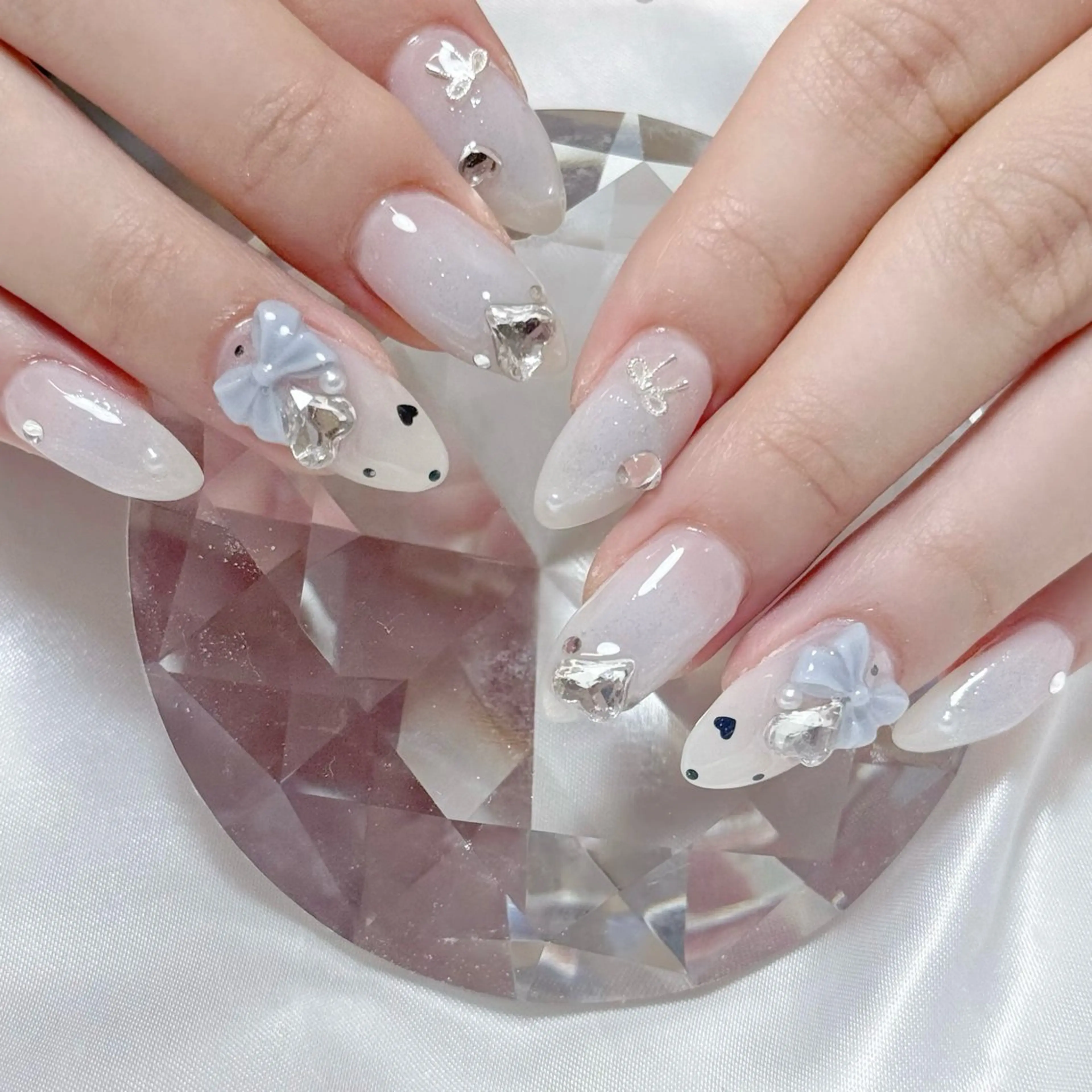 ネイル チークネイル ドット ハート 水色 リボン ハンドネイル fein. miku🎀🍼のネイルデザイン