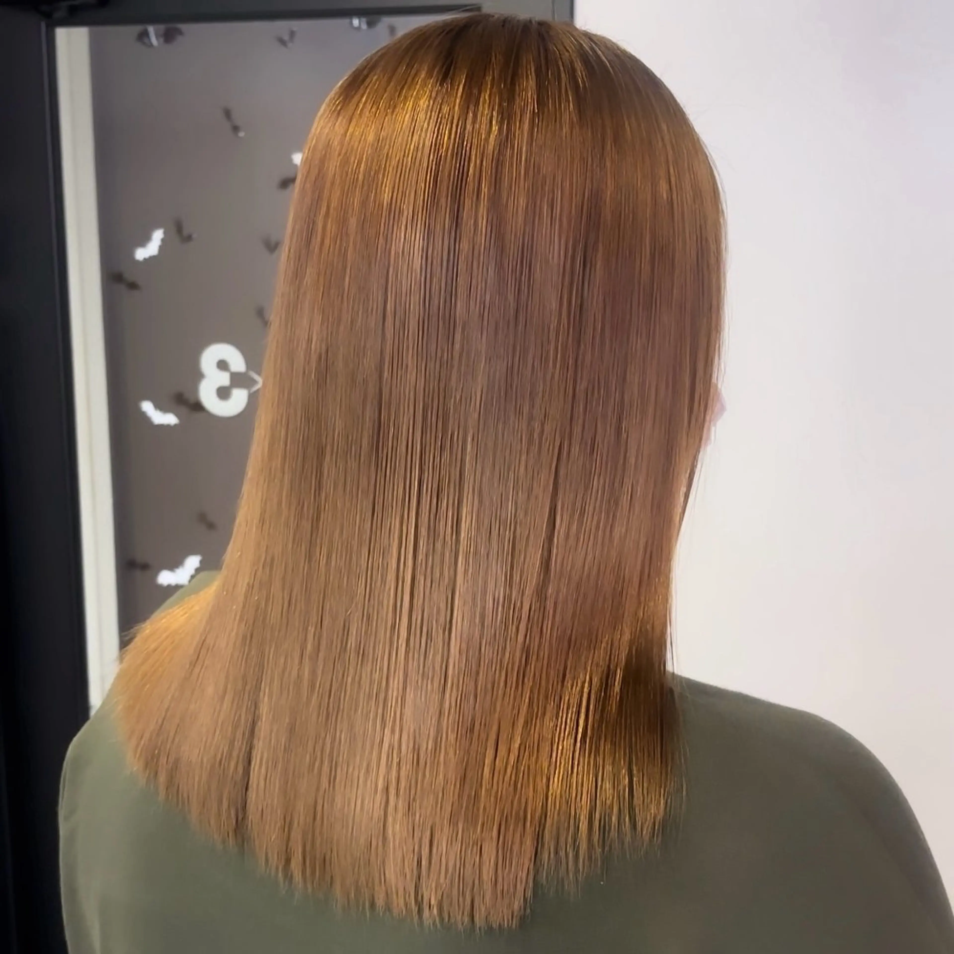 セミロング 縮毛矯正 Ren. 🦋デザインカラーのヘアスタイル