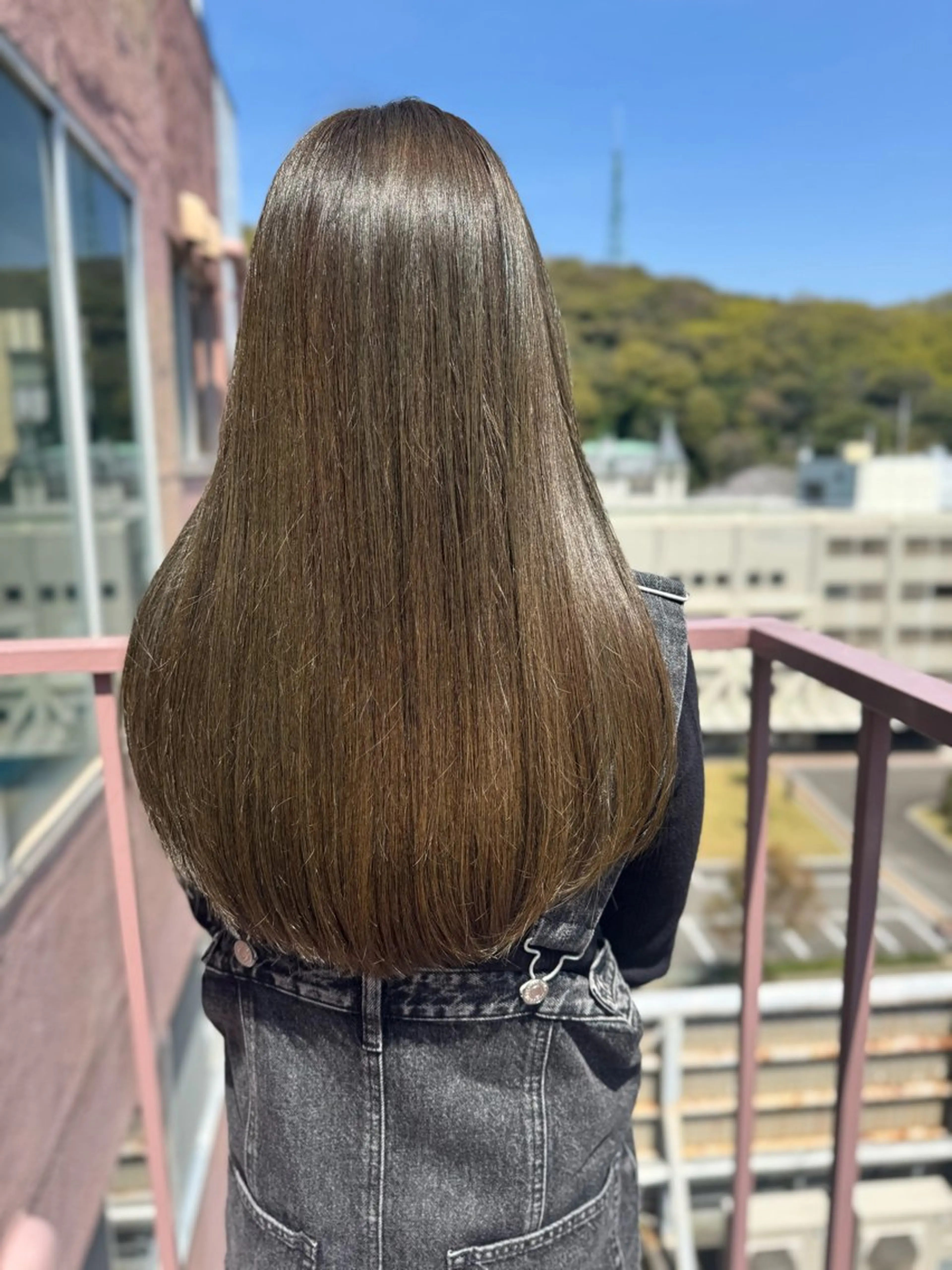 ロング カラー ベージュカラー オリーブベージュ カット ヘアカラー Viage （ビアージュ）のヘアスタイル