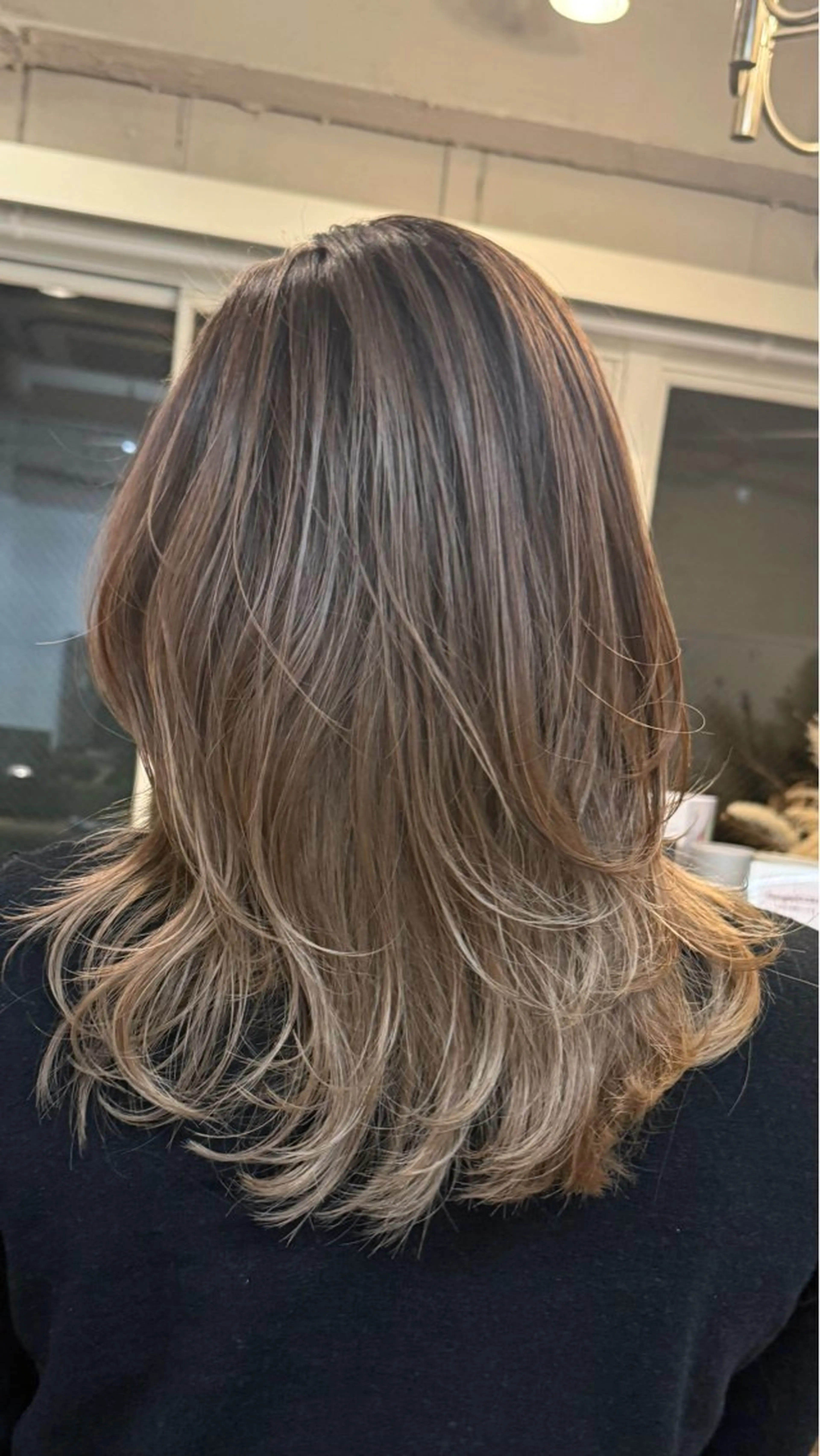 ミディアム レイヤーカット ヘアカラー バレイヤージュモデル 募集👒ヨンスクのヘアスタイル