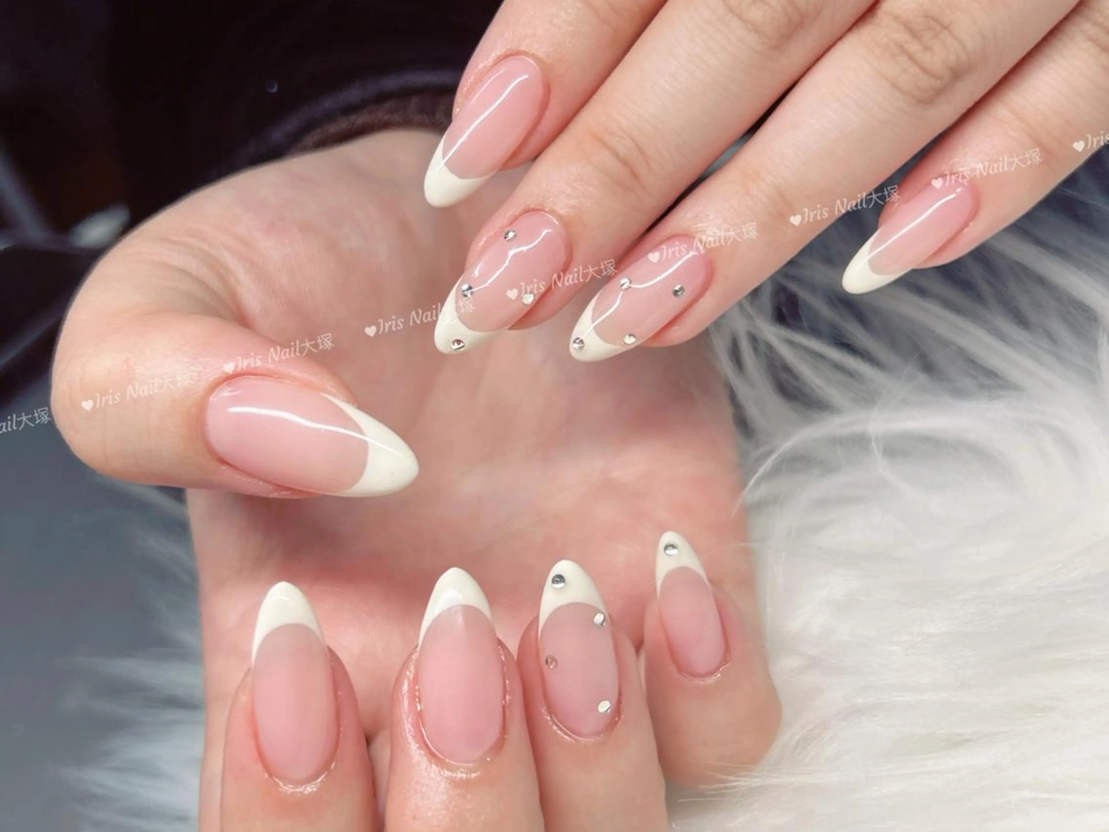 ネイル フレンチネイル ストーンネイル ハンドネイル Rosaline 💕💕のネイルデザイン