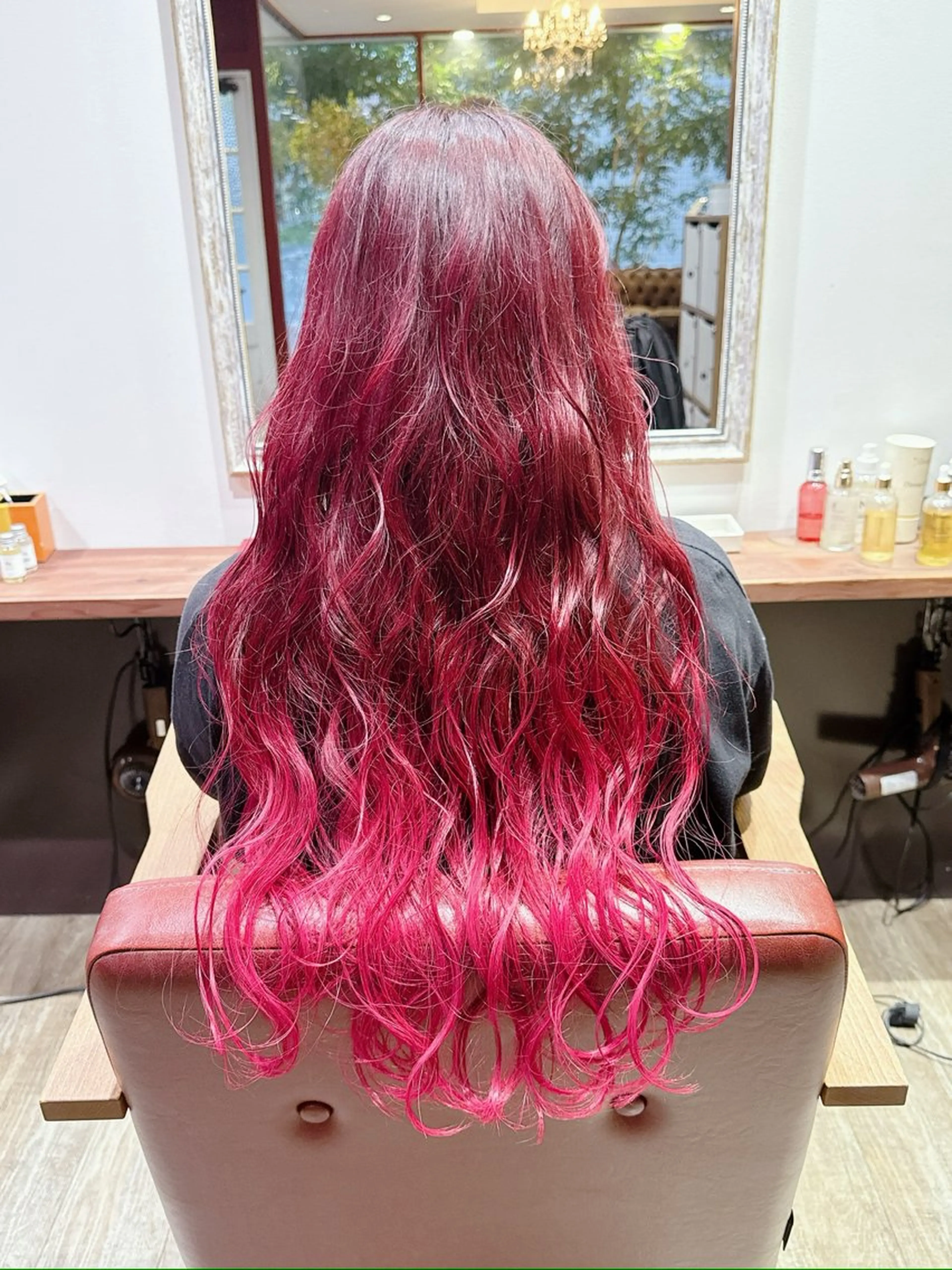 ロング カラー グラデーションカラー ピンクカラー ロング VandV所属・松村 未央のヘアスタイル