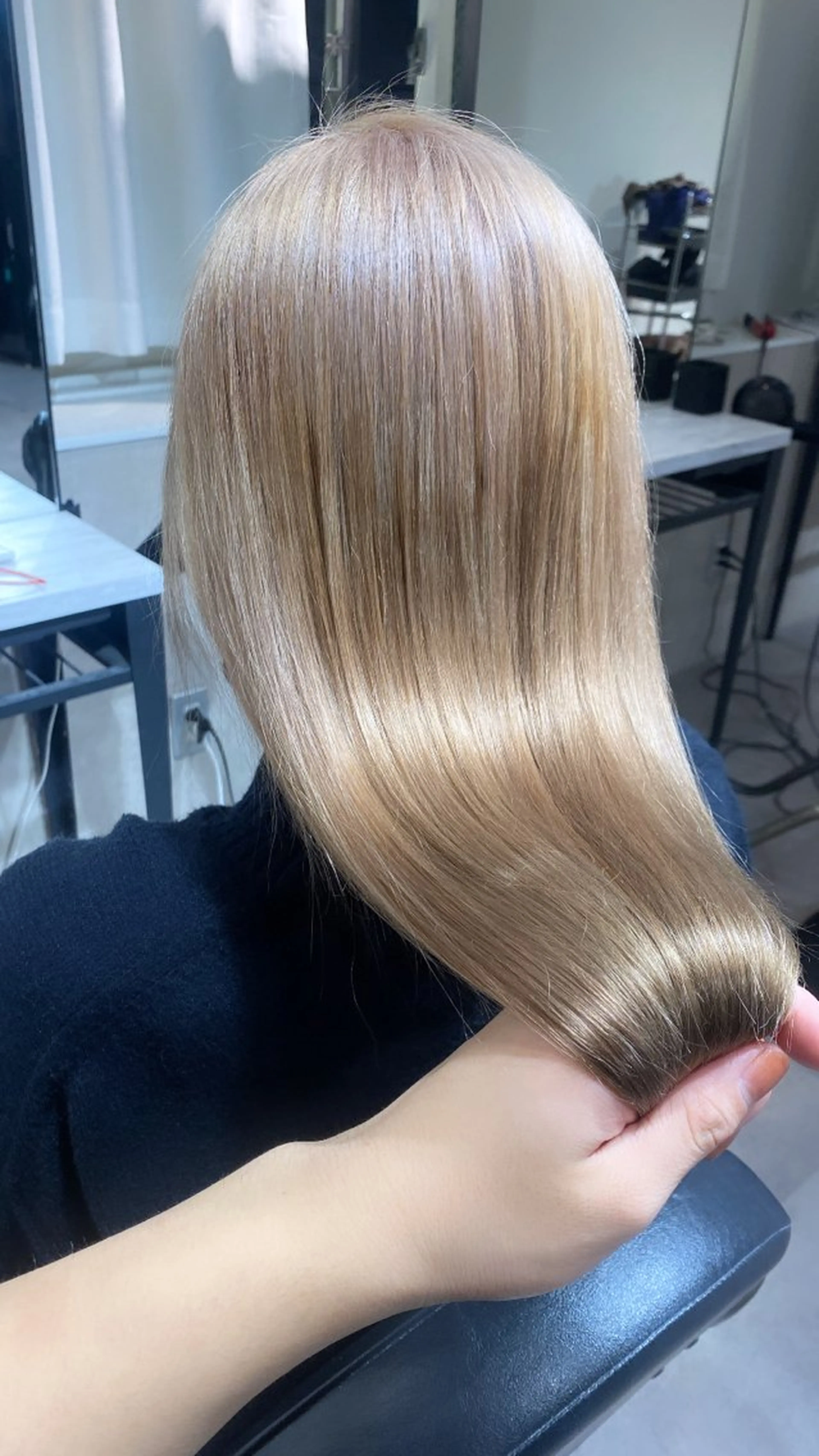 カラー ベージュカラー ミルクティーベージュ カット ヘアカラー Seleneコウキ ブリーチ/ハイトーンのヘアスタイル