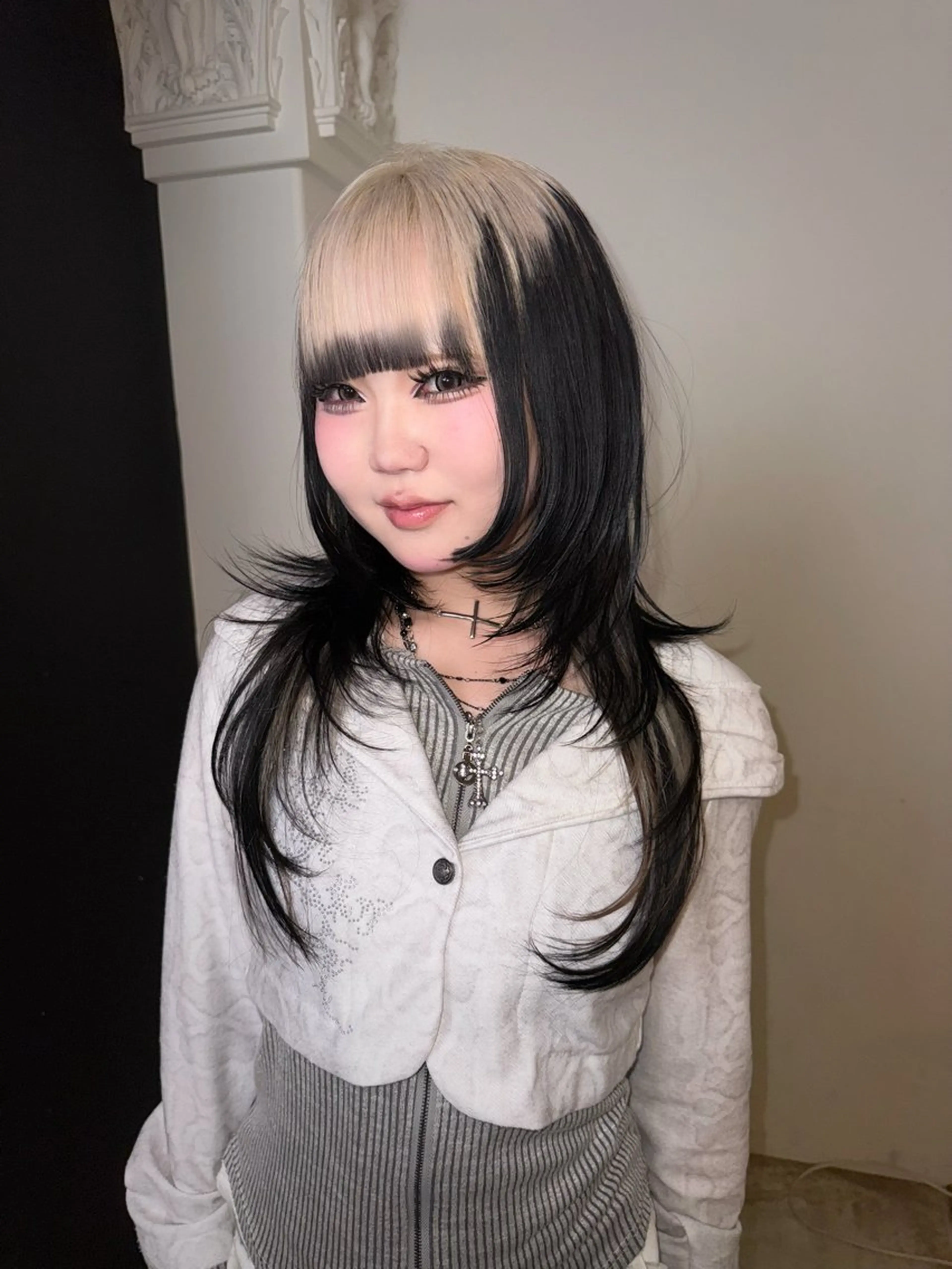 ロング カラー 黒髪 デザインカラー 縮毛矯正 ヘアカラー トリートメント ヘアセット HARUNA/原宿/ デザイン/カットのヘアスタイル
