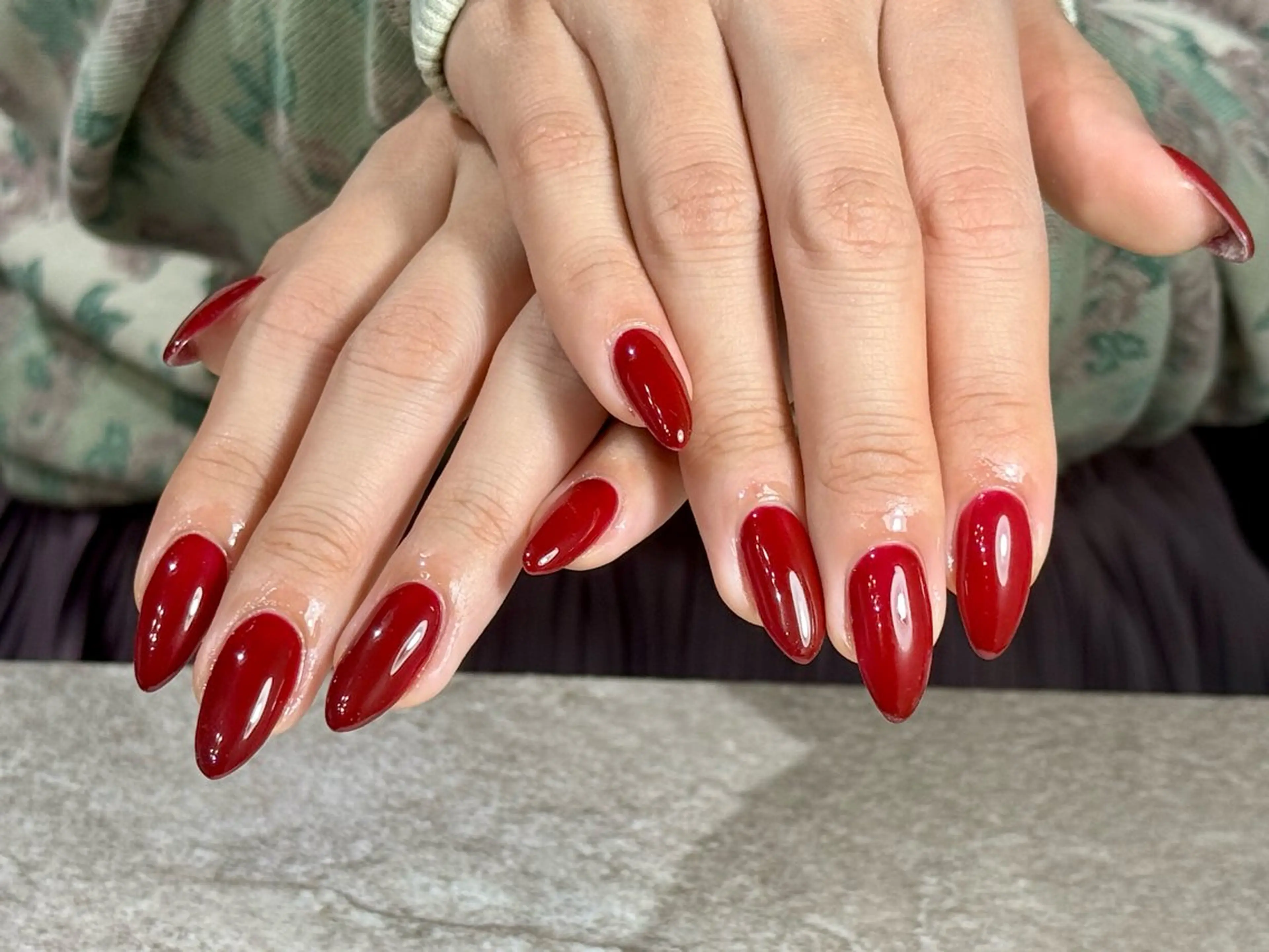 ネイル ワンカラーネイル 赤色 Coco akari 大阪天王寺のネイルデザイン