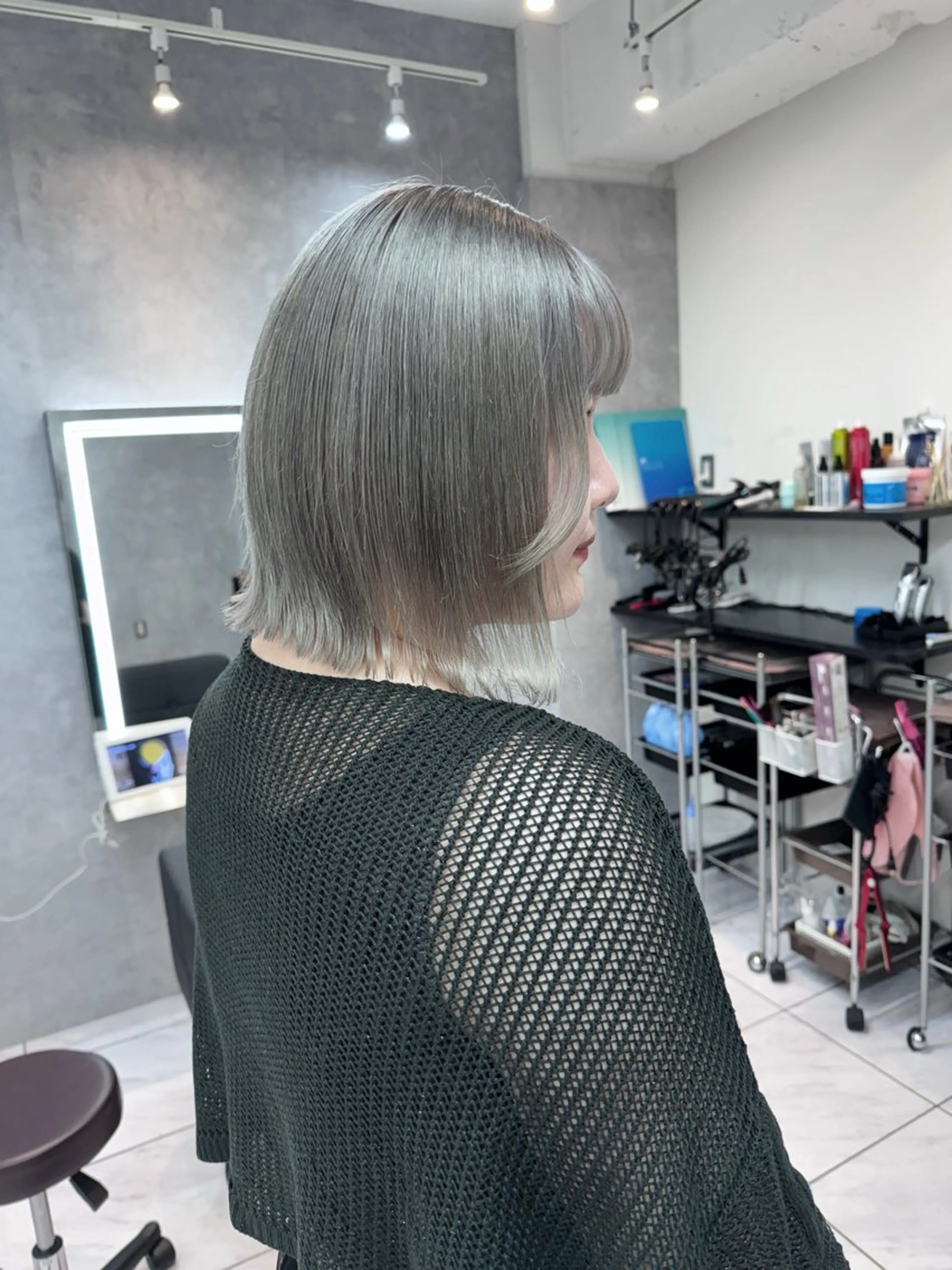 ショート カラー ブリーチ シルバー ホワイトシルバー ヘアカラー _WHITE 天神店 YUMEKA🐻のヘアスタイル