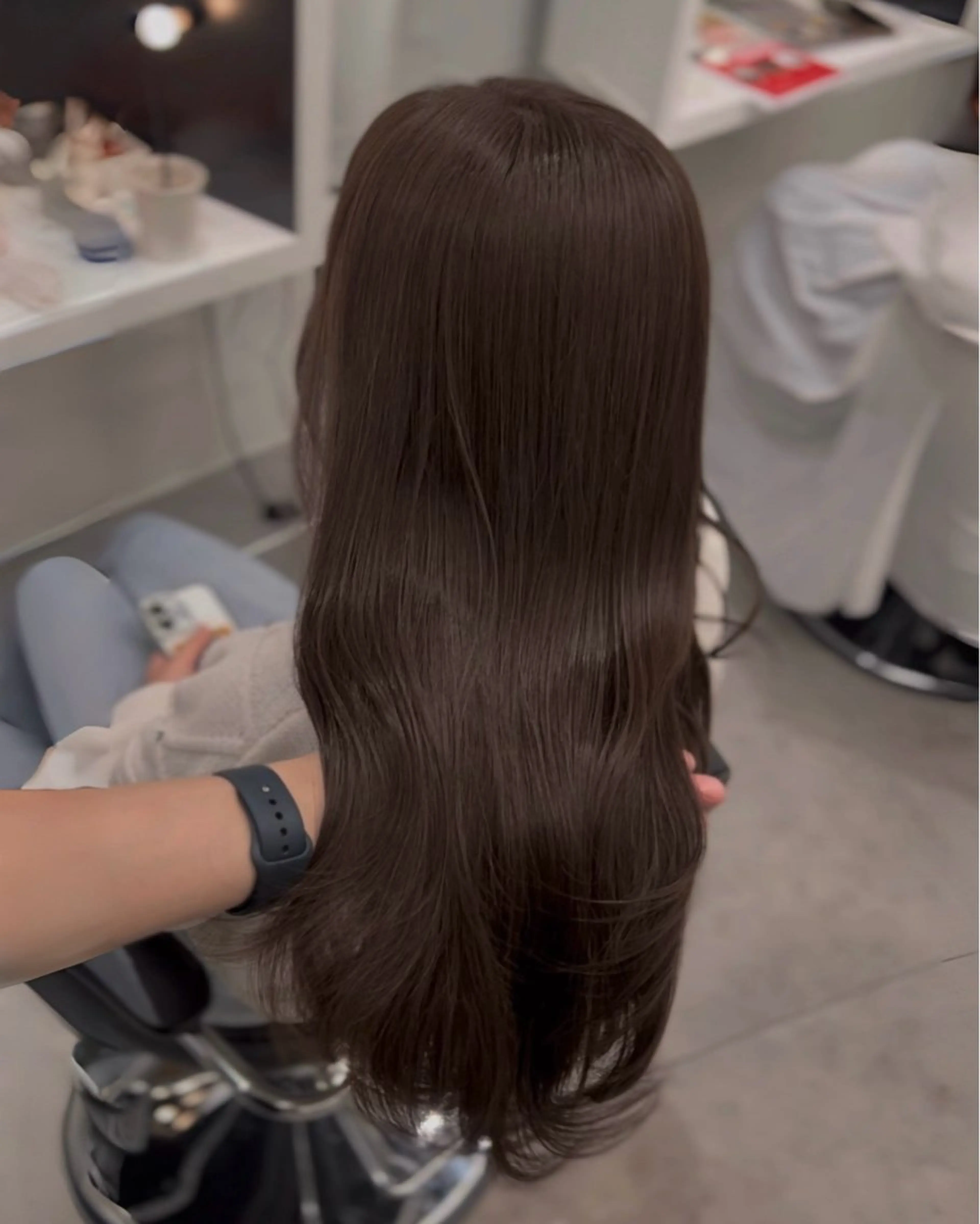 ミディアム カラー パーマ アッシュ アッシュグレー アッシュグレージュ ベージュカラー ブリーチ カット ヘアカラー トリートメント ブリーチなし/ ベージュ/akiraのヘアスタイル