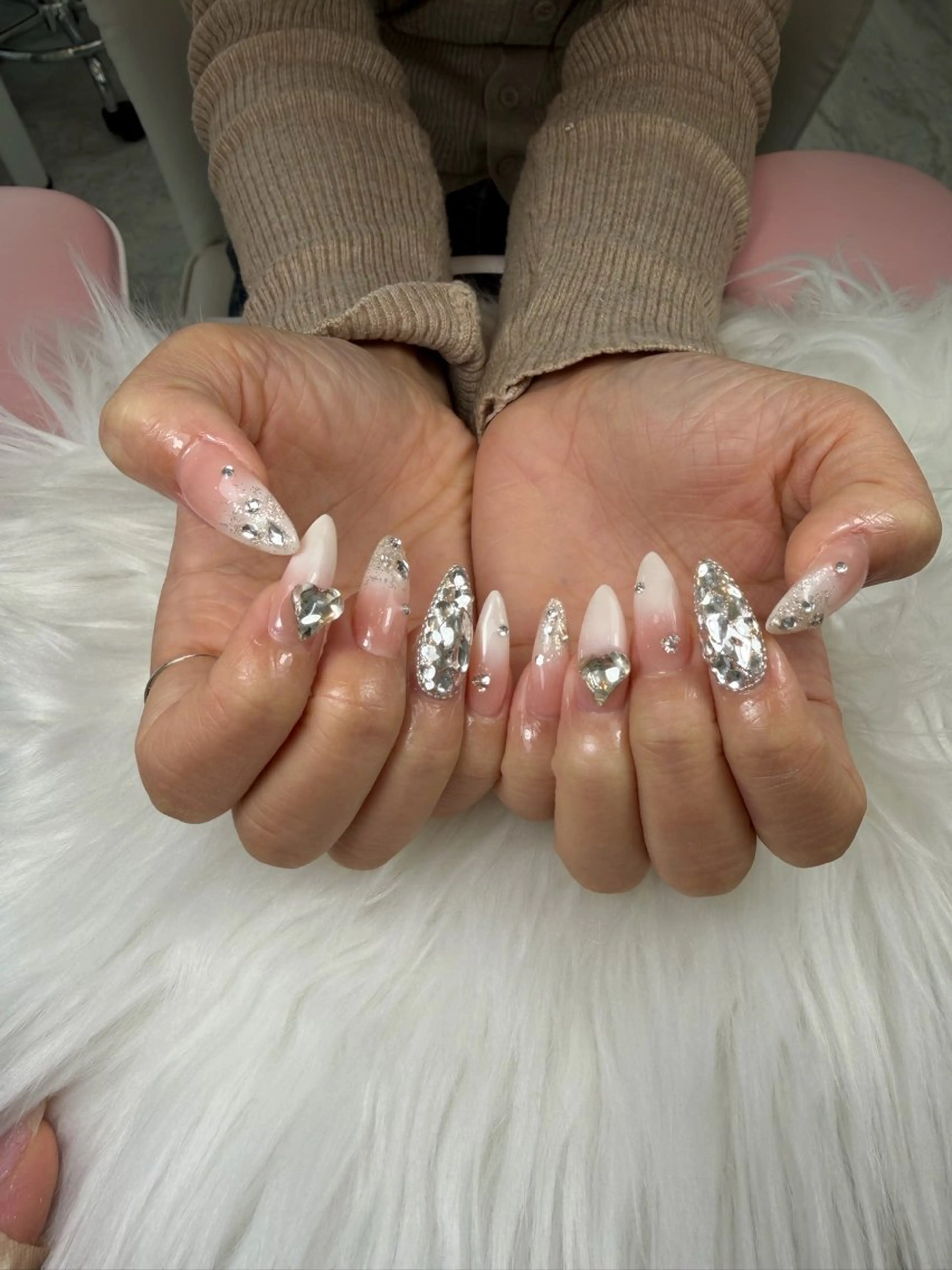 ネイル チークネイル フレンチネイル グラデーション キラキラネイル 韓国ネイル ハンドネイル HIKARI HANA NAIL所属・HIKARIHANA NAILのネイルデザイン