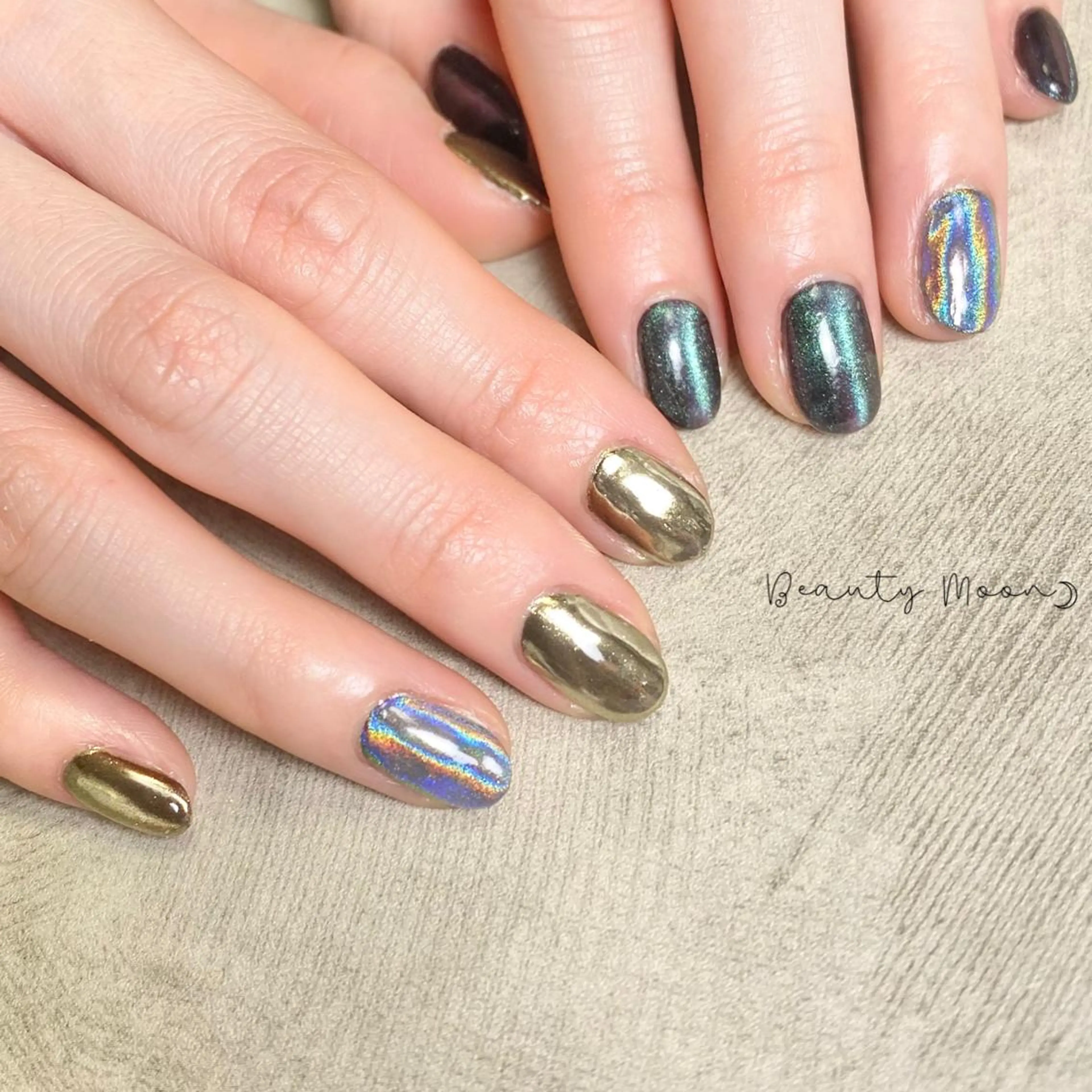 ネイル ゴールド 卒業式 マグネットネイル ミラーネイル beauty ☪︎moonのネイルデザイン