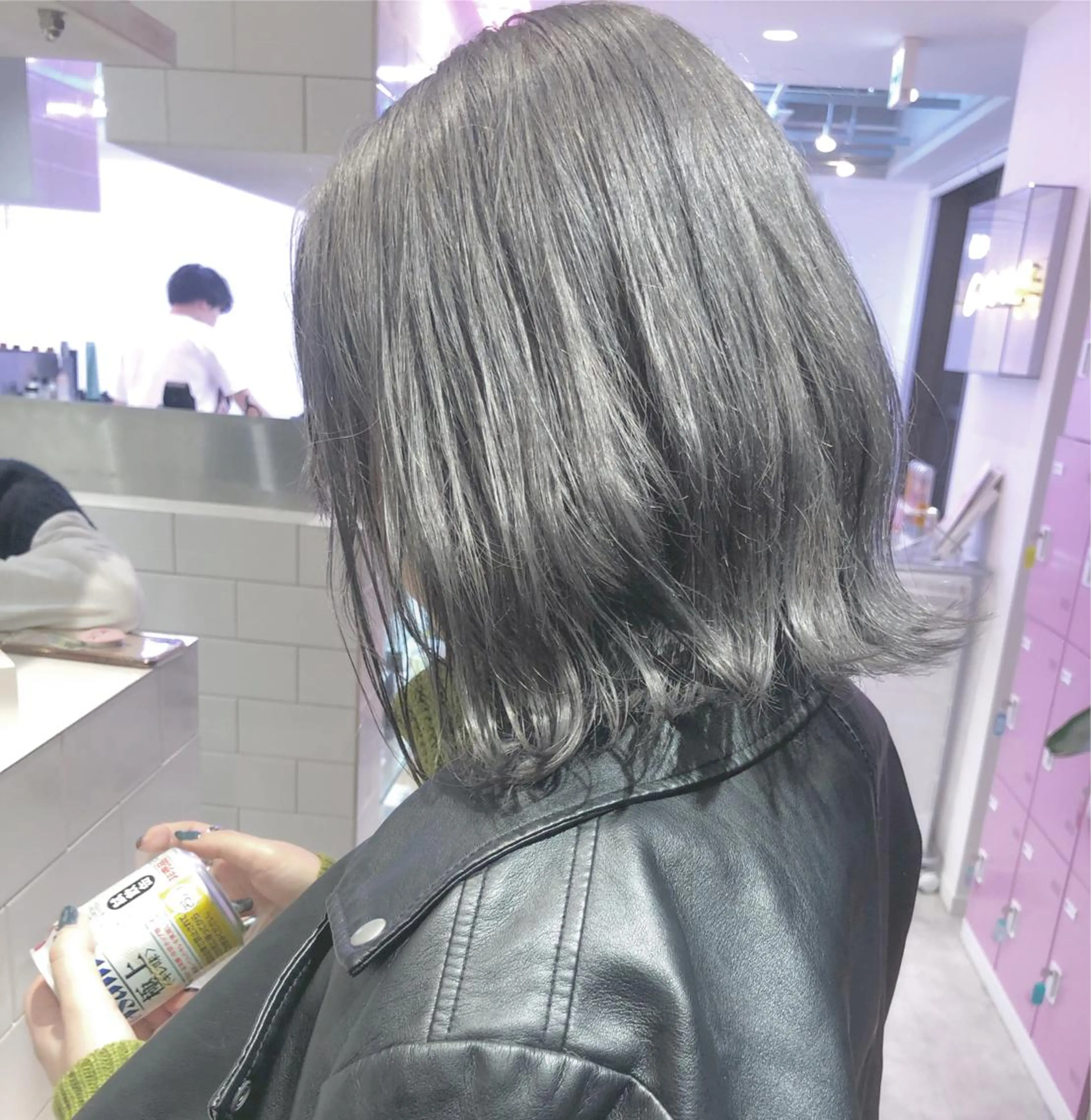 ミディアム カラー ブリーチ シルバー ヘアカラー トリートメント 透明感カラー× レイヤーカット✨高梨のヘアスタイル