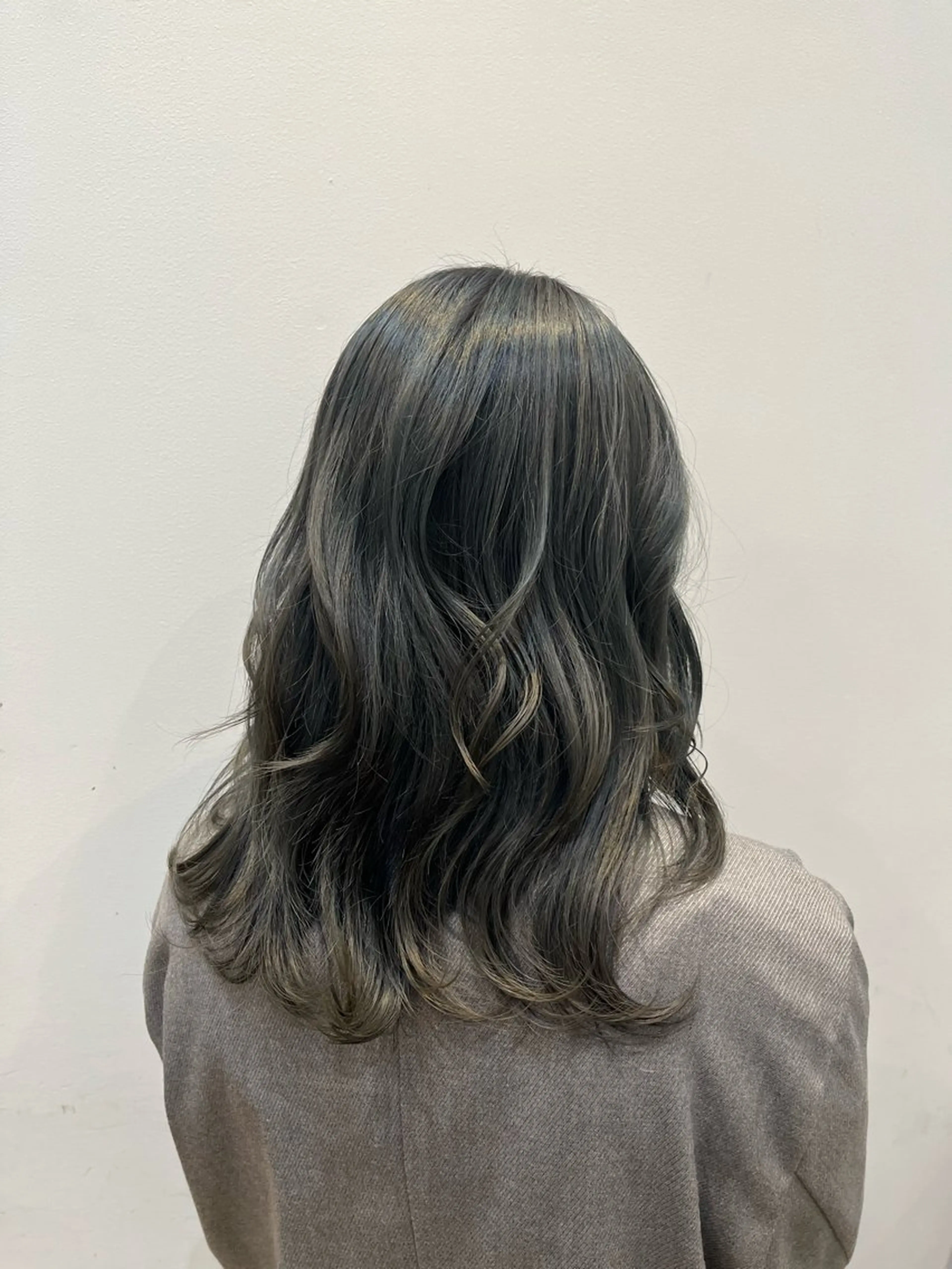 カラー 相田 佳乃のヘアスタイル