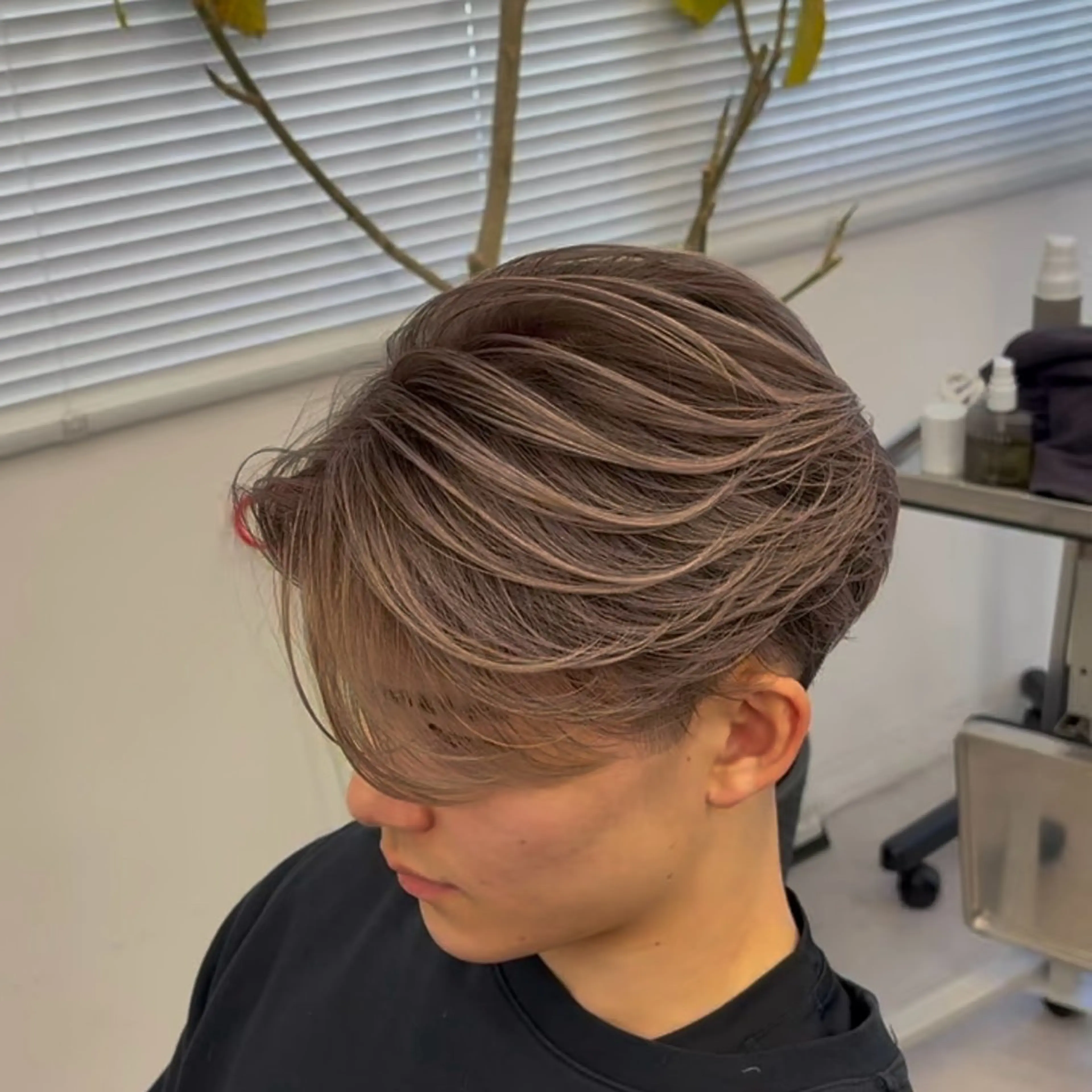 ミディアム メンズバレイヤージュ 🔥メンズカット🔥のヘアスタイル