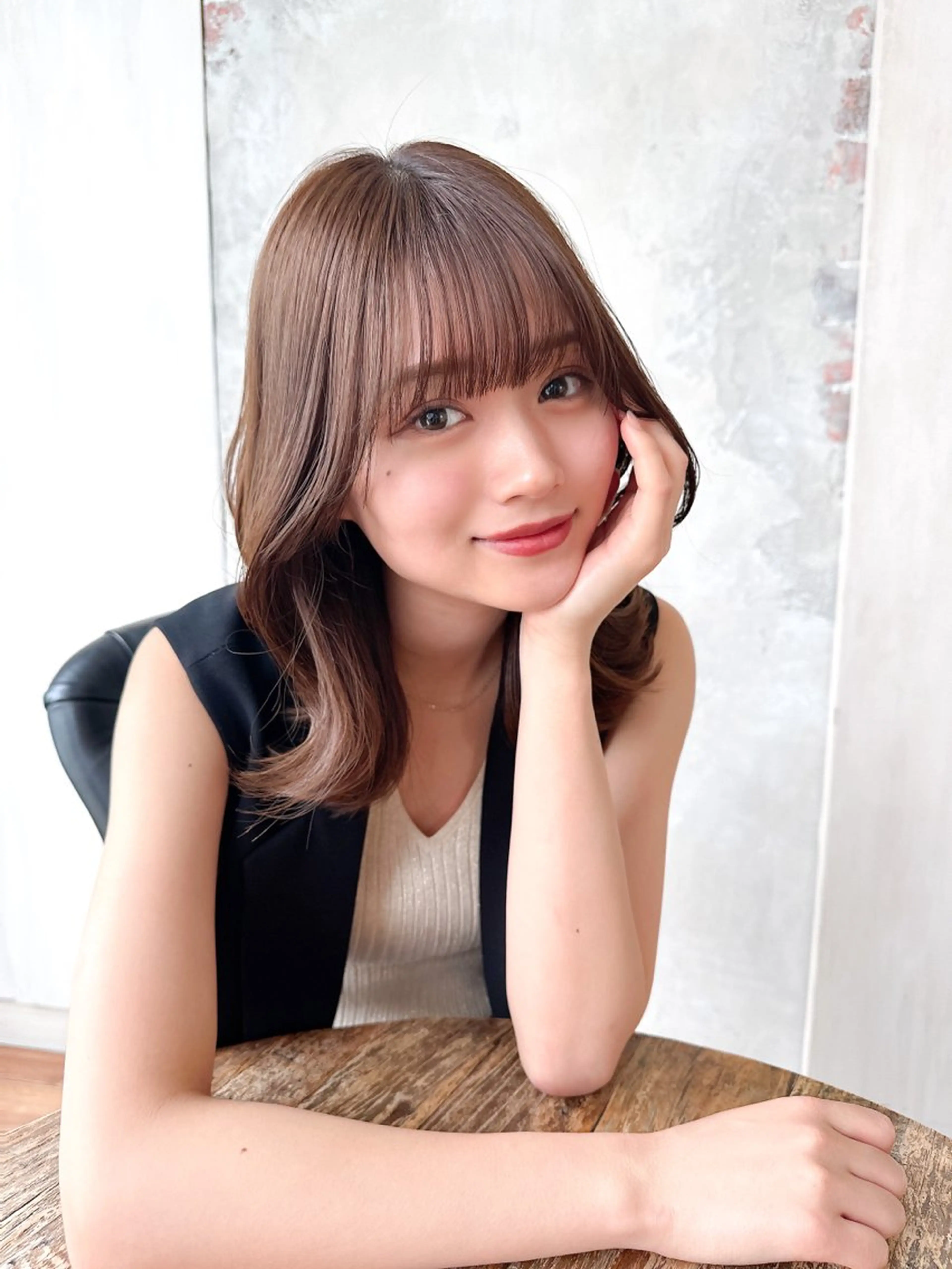 ミディアム カラー ベージュカラー ブラウンカラー ブラウンベージュ くびれヘア 顔周りカット カット ヘアカラー トリートメント 顔周り/くびれヘア 韓国ヘア💕風間るなのヘアスタイル