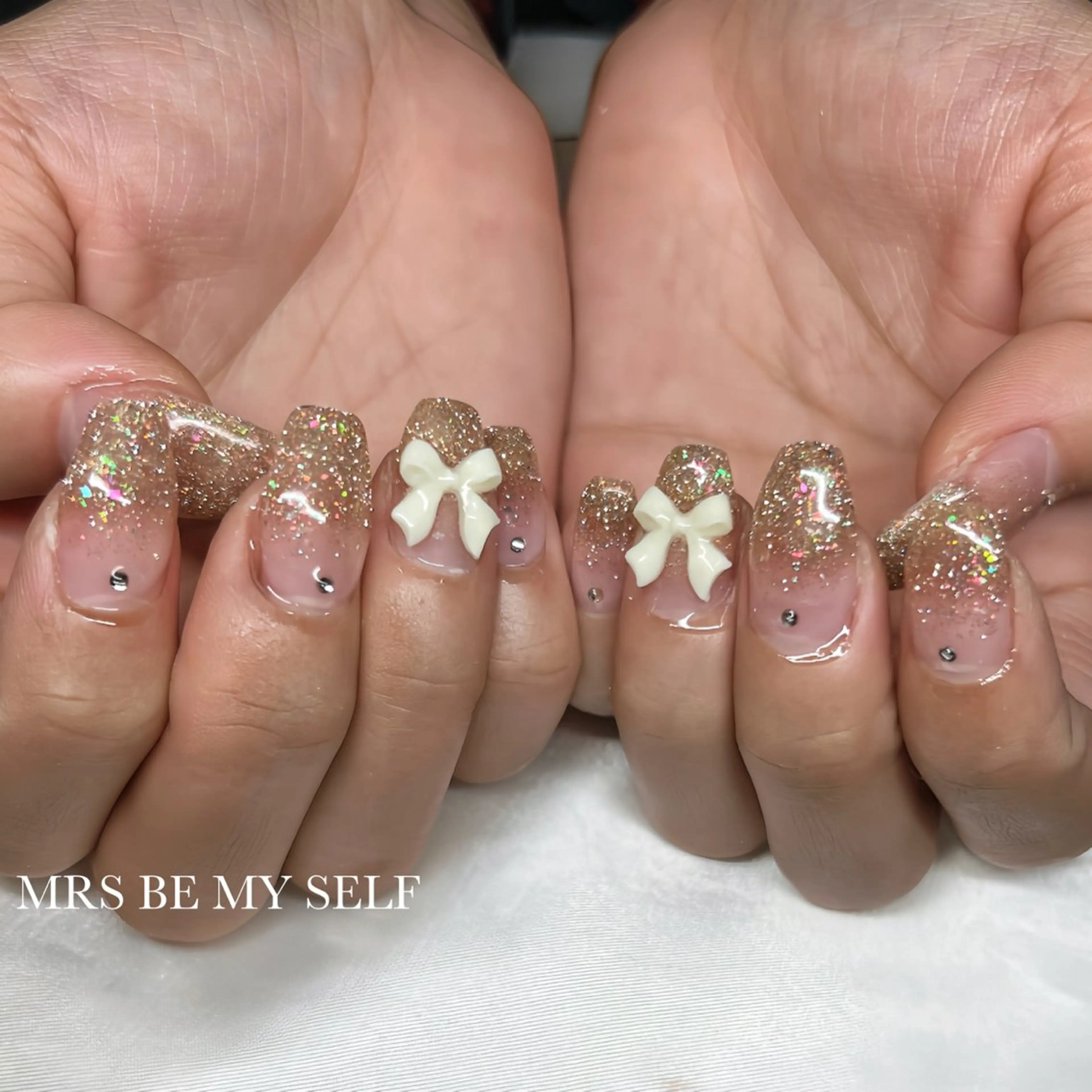 ネイル フラッシュネイル ガーリー リボン ハンドネイル MRS/ miyu🎀のネイルデザイン