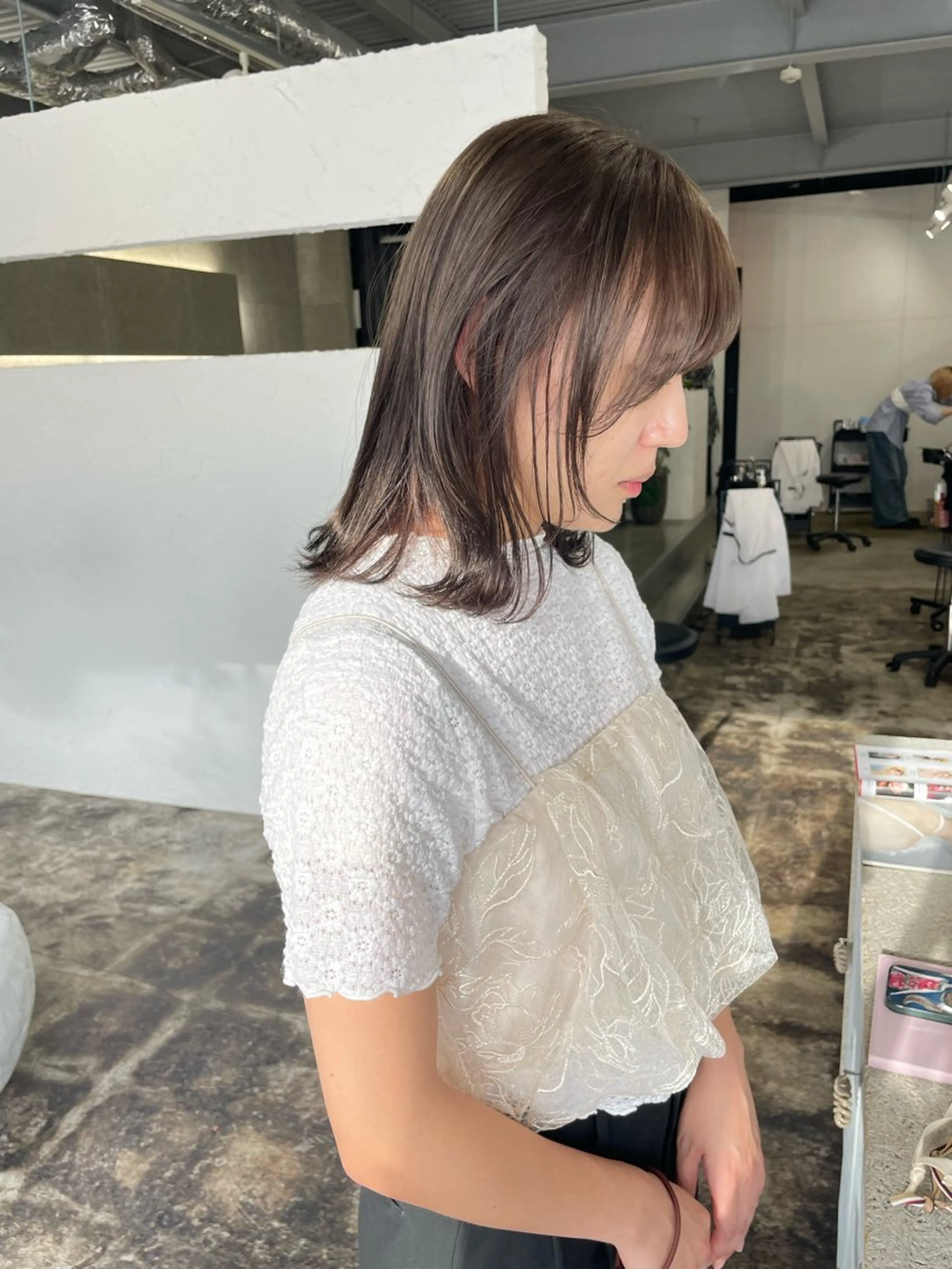 セミロング カラー ベージュカラー ブリーチ 透明感カラー ブリーチなしカラー オリーブベージュ shiba tomomiのヘアスタイル