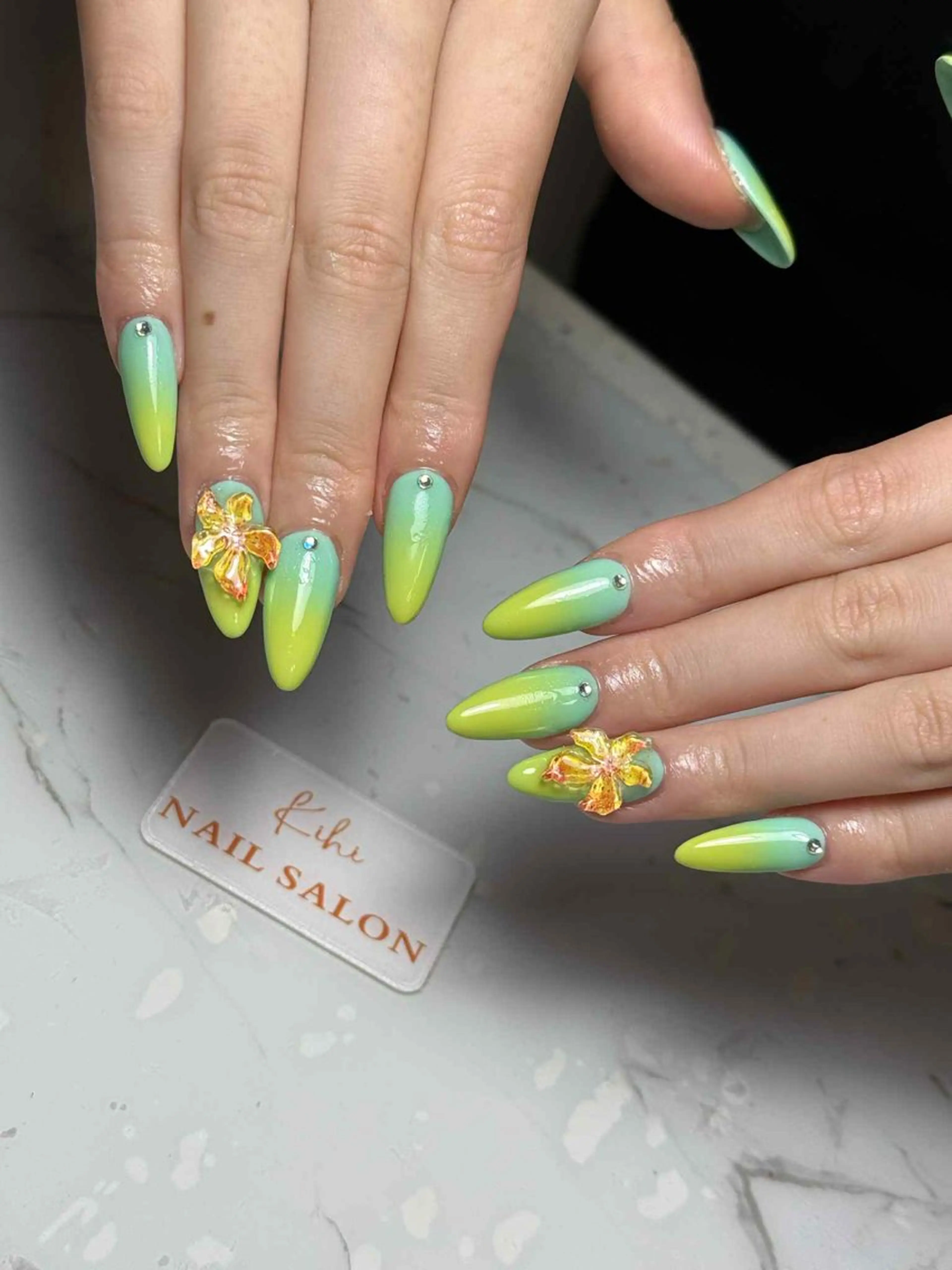 ネイル アートネイル フレンチネイル ジェルネイル グラデーション 韓国ネイル ハンドネイル 💕鈴木ユリ パラジェル/オフ無料のネイルデザイン