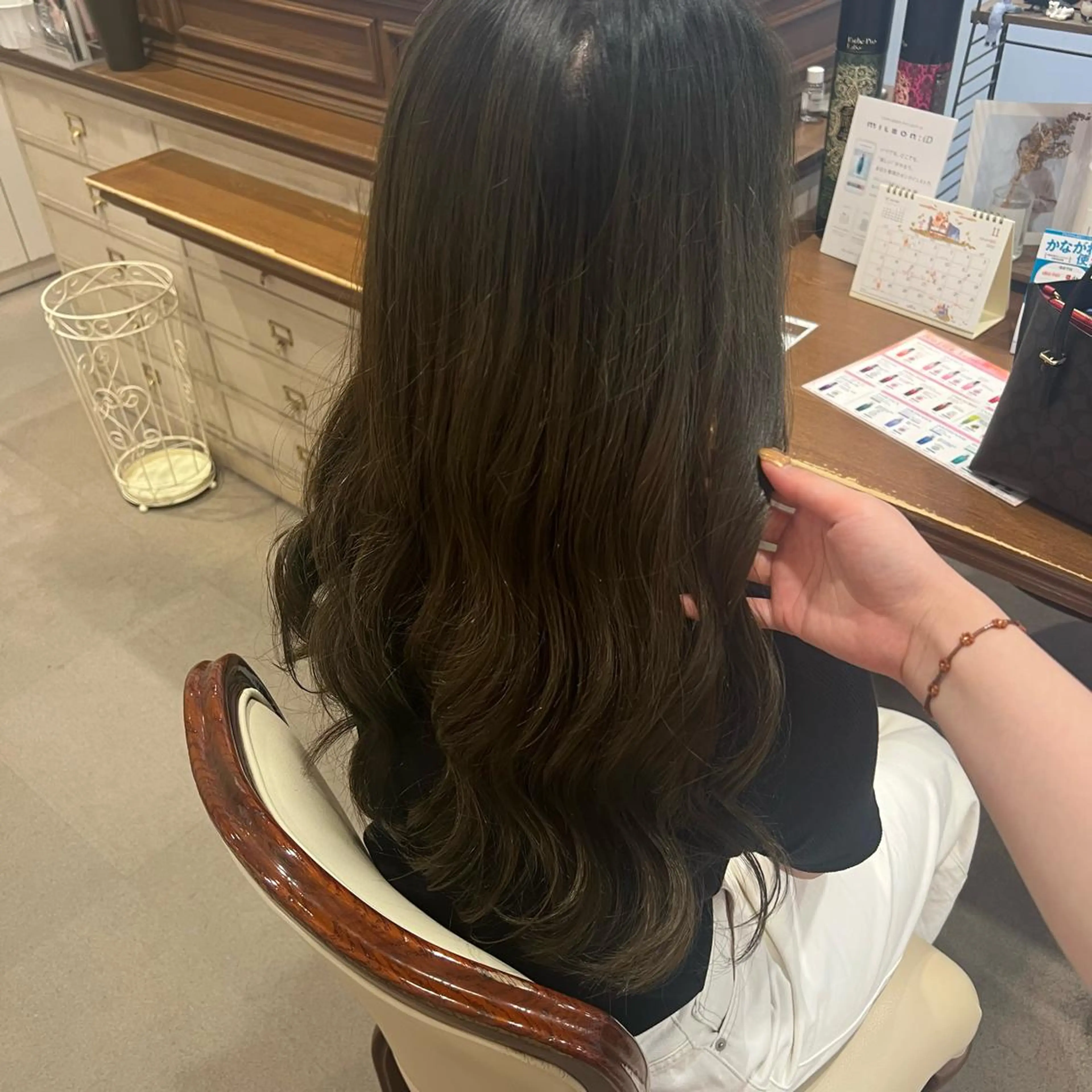 ロング カラー ベージュカラー 透明感カラー オリーブベージュ SALOWIN川崎WEST店所属・🌷川崎/ボブ/ アレンジ/コトネ🌷のヘアスタイル