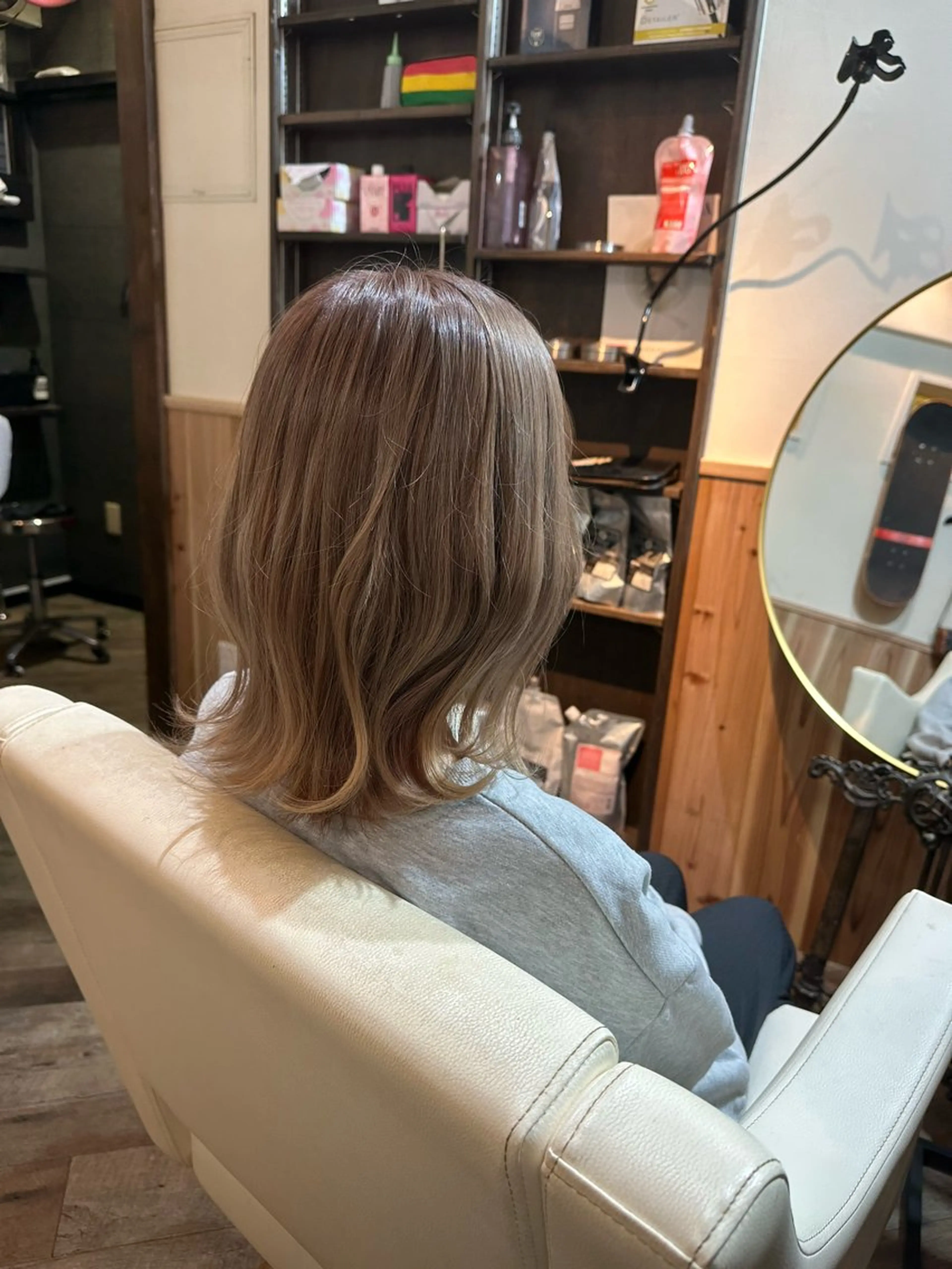 ミディアム カラー ベージュカラー ブリーチ HAIR BASE ZAWAWA所属・レイヤー/ブリーチ｜ 特殊パーマ/赤澤のヘアスタイル