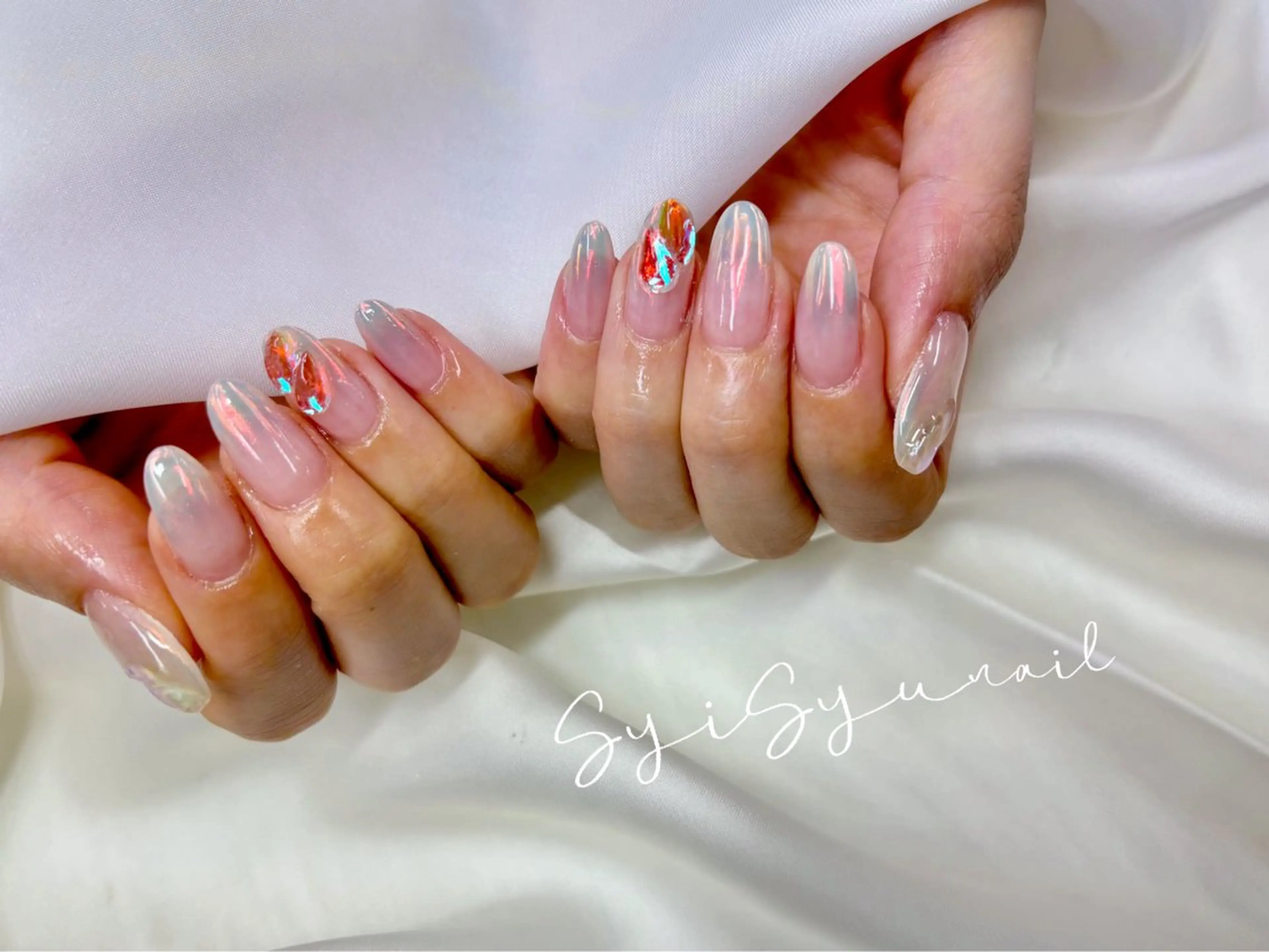 ネイル オーロラネイル ミラーネイル ストーンネイル SyiSyu なんば本店のネイルデザイン