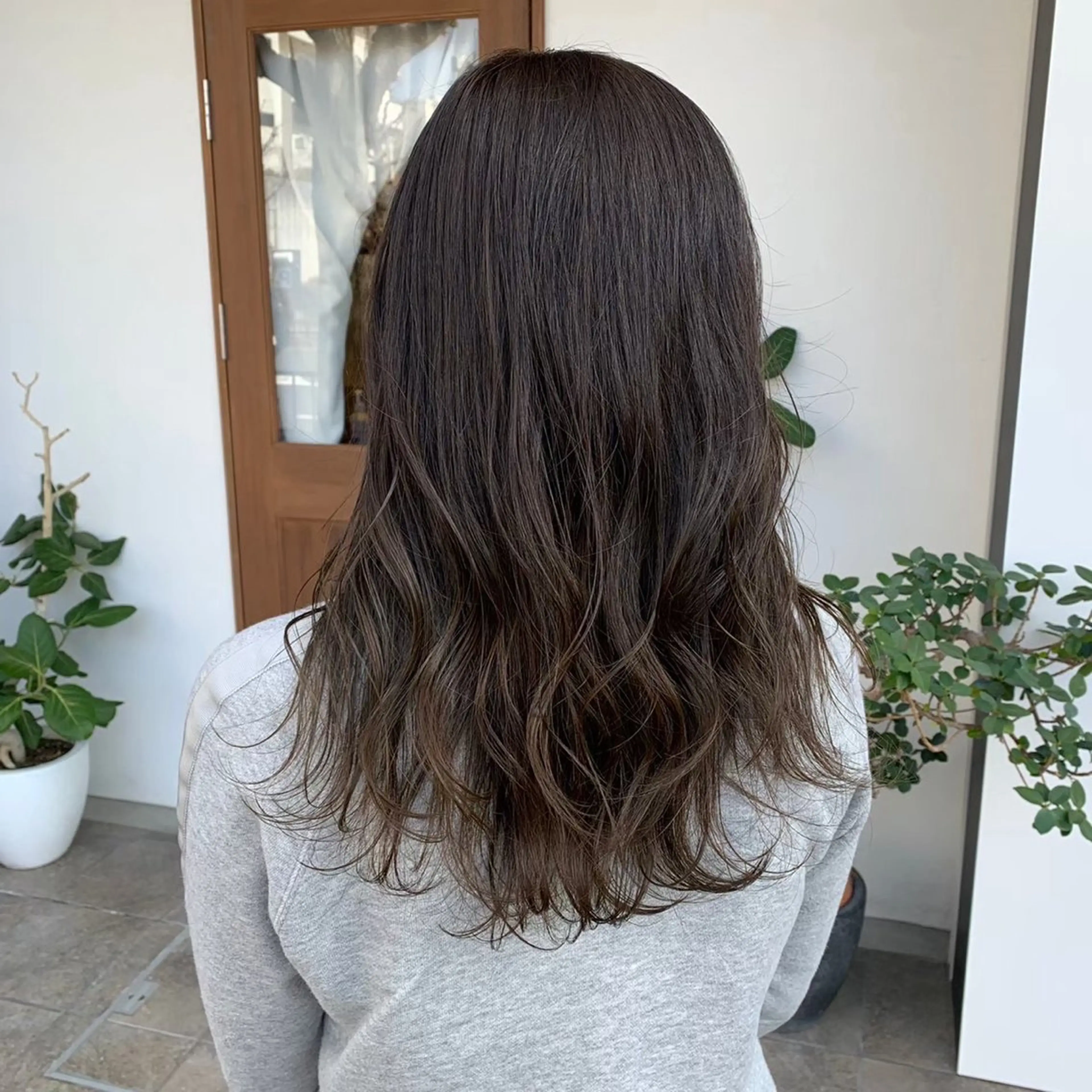 ロング カラー ブリーチ 透明感カラー ブリーチなしカラー 吉村 芽咲のヘアスタイル