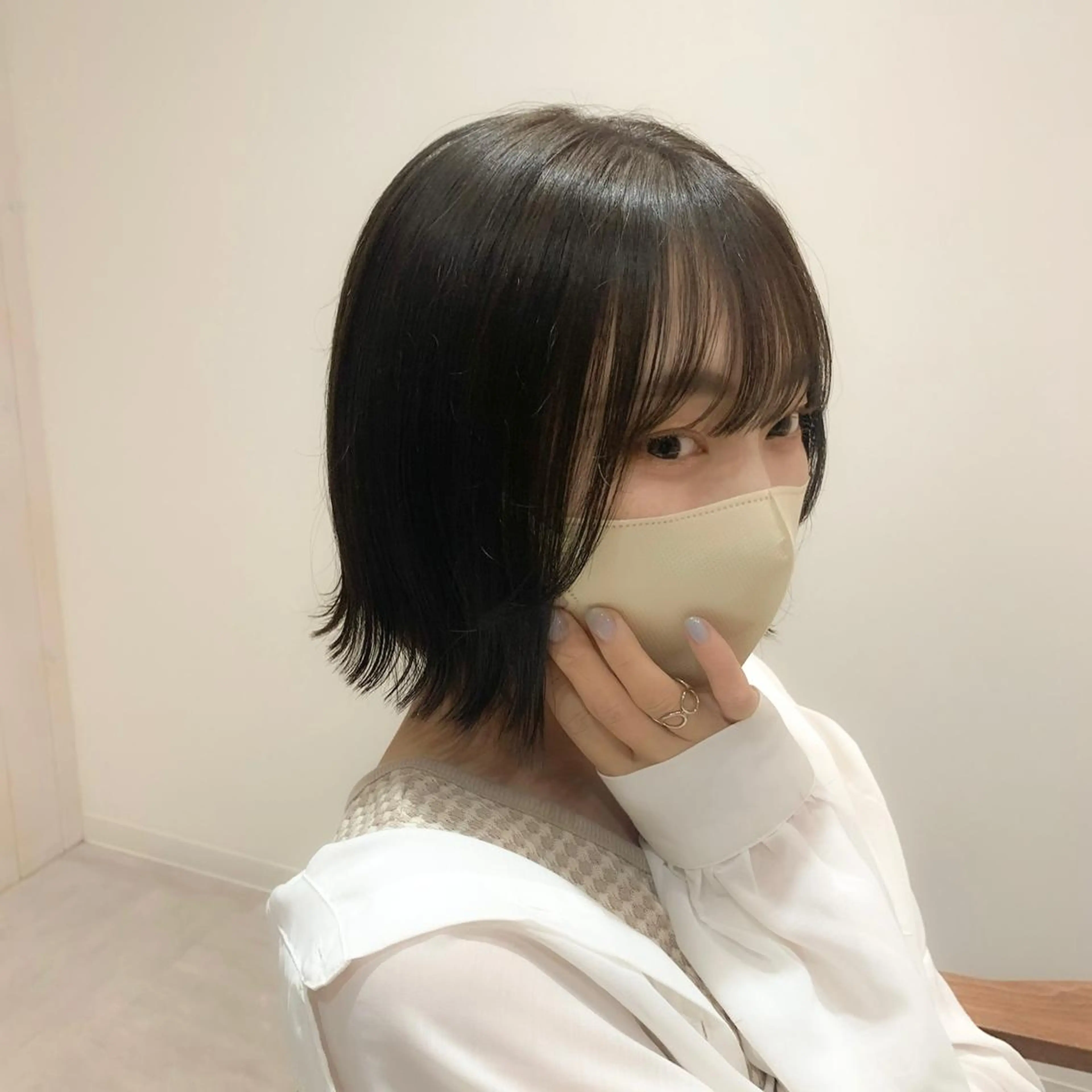 ミディアム ボブ 顔周りカット まなり See.のヘアスタイル