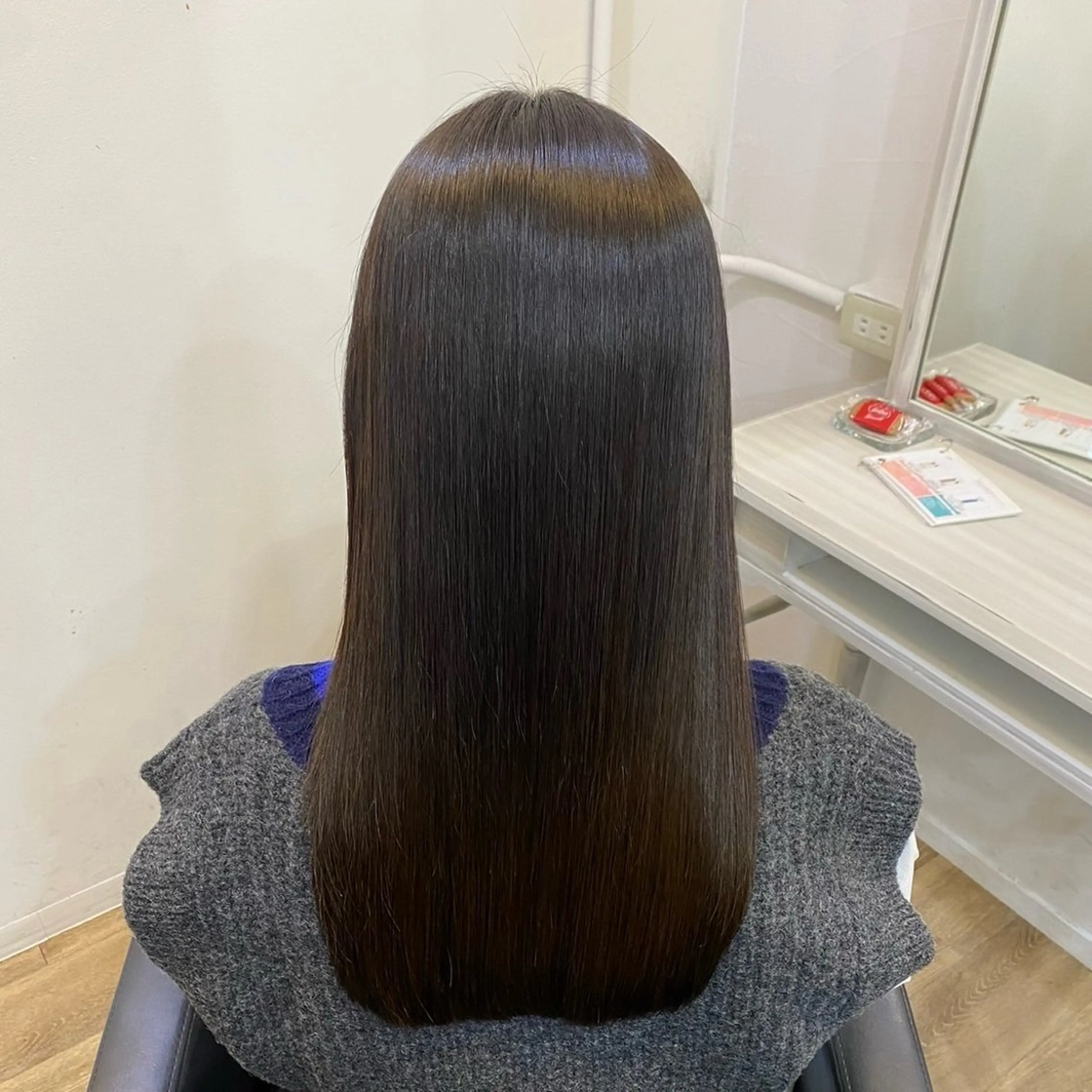 ロング カラー パーマ ベージュカラー 黒髪 ブルーカラー ブルーブラック ブラウンカラー カット ヘアカラー 縮毛矯正 トリートメント ブリーチなし/ ベージュ/akiraのヘアスタイル