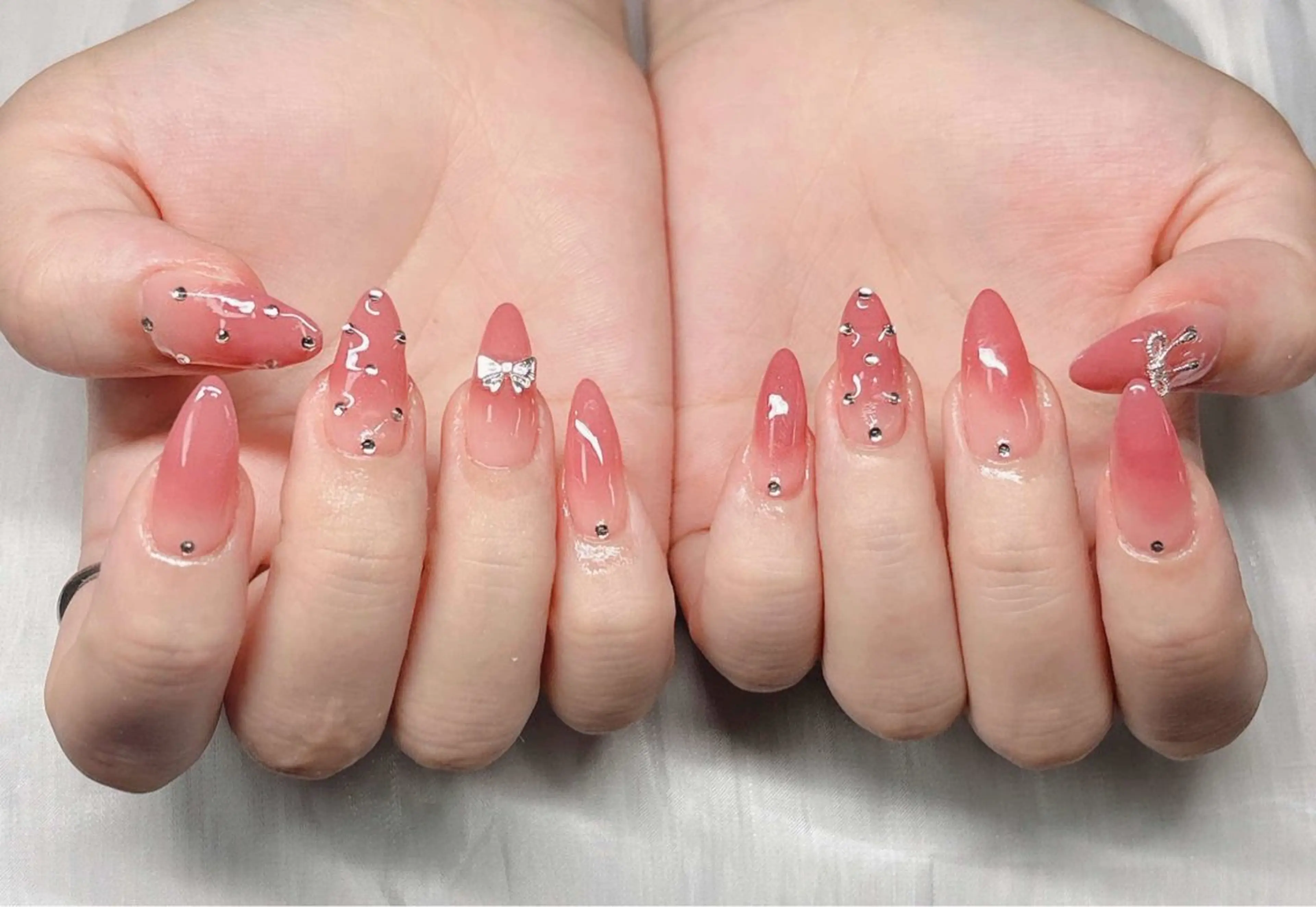 ネイル 長さ出し グラデーション 卒業式 キラキラネイル マグネットネイル ハンドネイル Lee Nailsのネイルデザイン