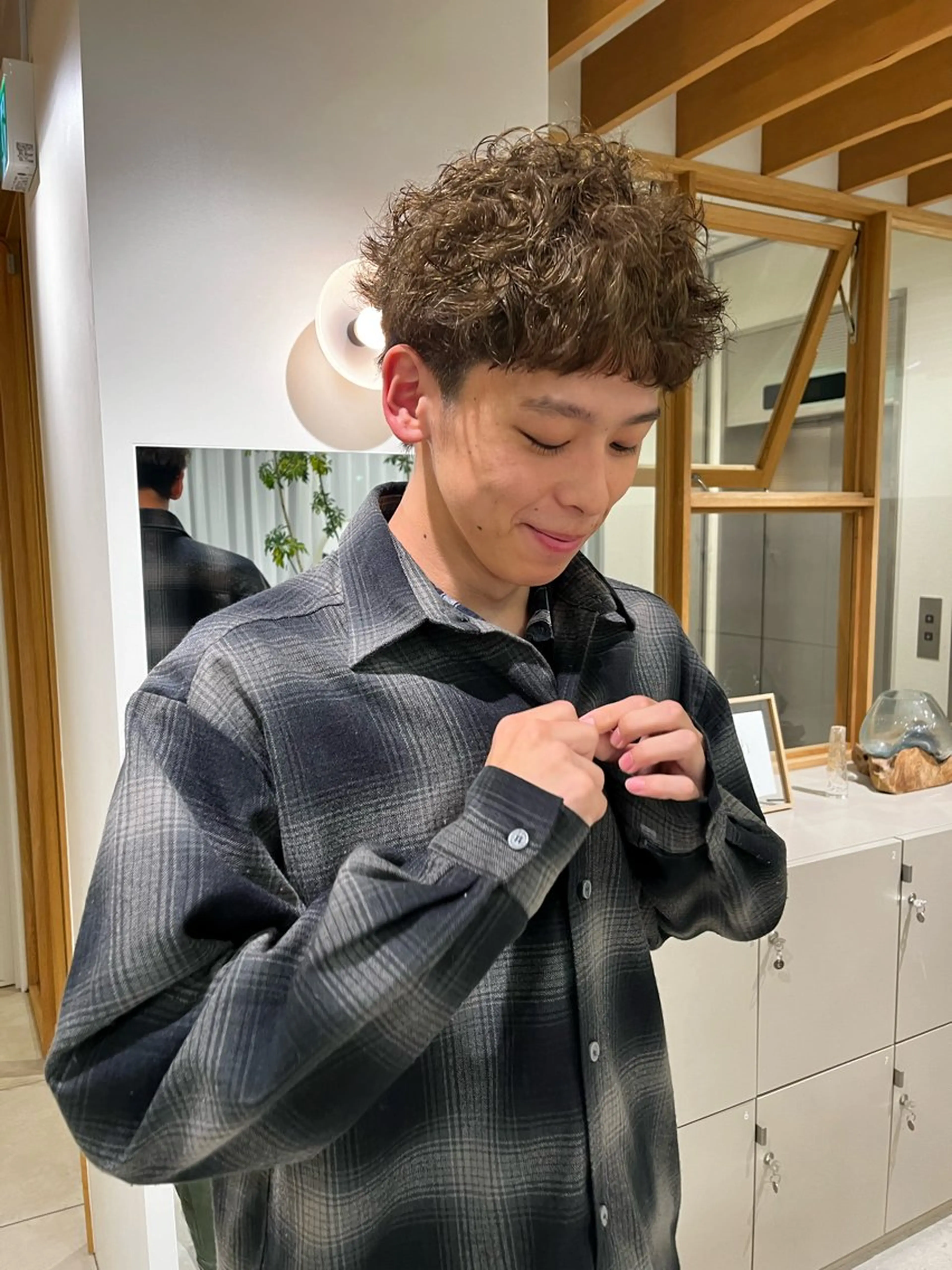 カラー パーマ メンズ フェザーパーマ メンズパーマ 透明感カラー 外国人風カラー アイブロウリフト/ 髪質改善カラー/みわの眉毛・アイブロウイメージ