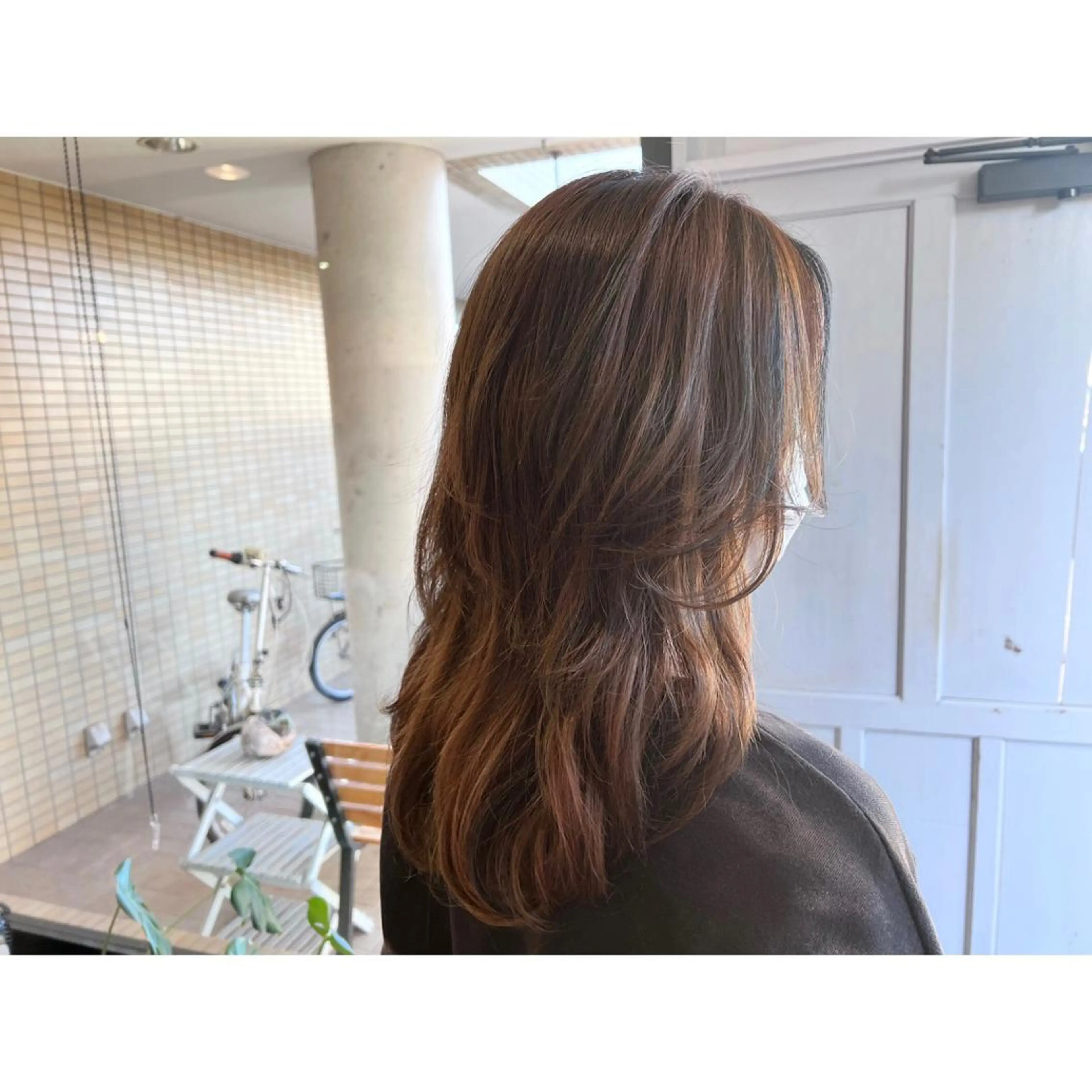 ロング カラー ツキダテ ユイのヘアスタイル