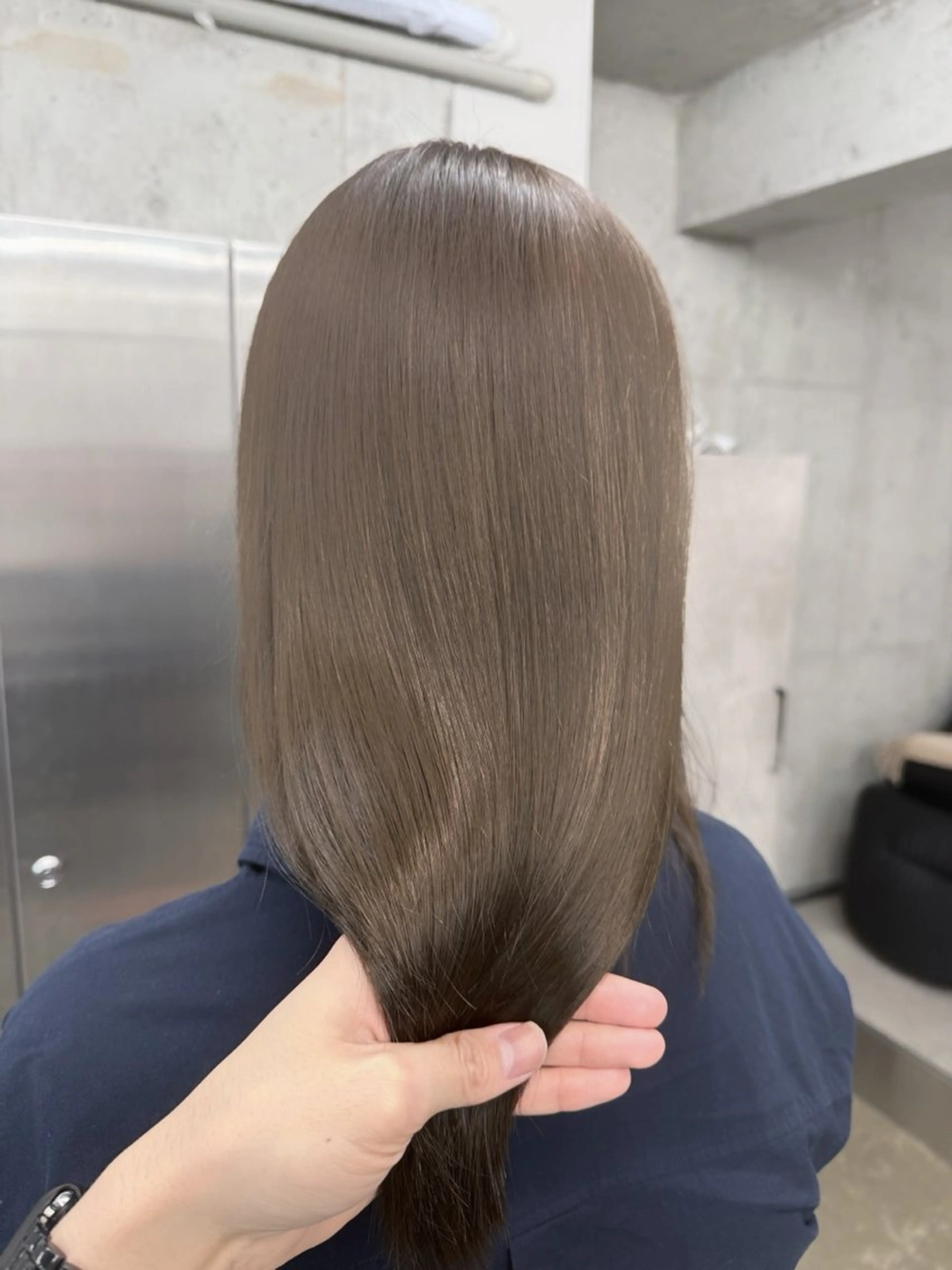 ロング カラー ダブルカラー グレージュ カット ヘアカラー トリートメント たいき/グレージュ 透明感/髪質改善のヘアスタイル