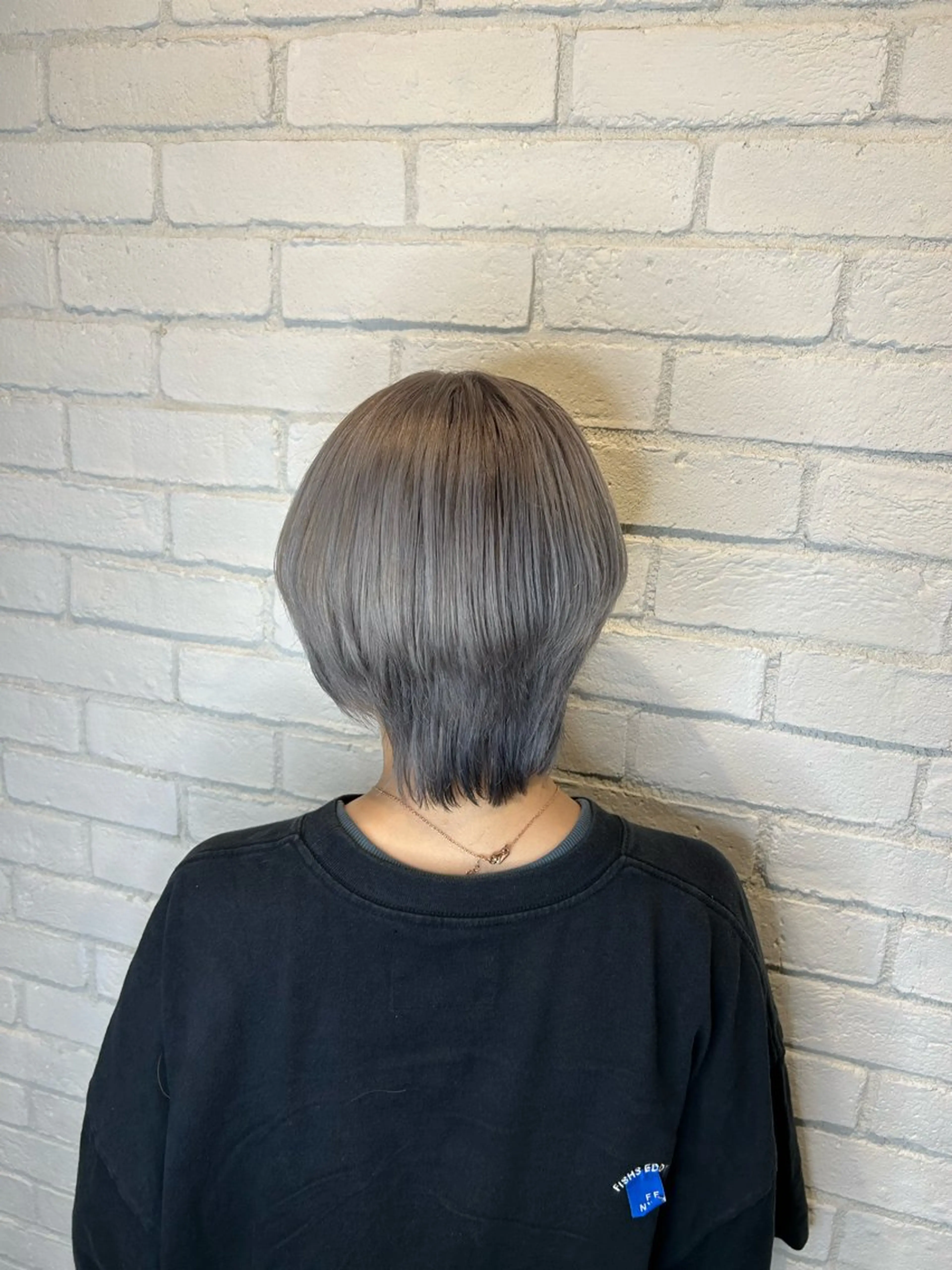 ショート カラー ブリーチ シルバー ショートヘア ウルフカット 渡邊花奈 韓国ヘアのヘアスタイル