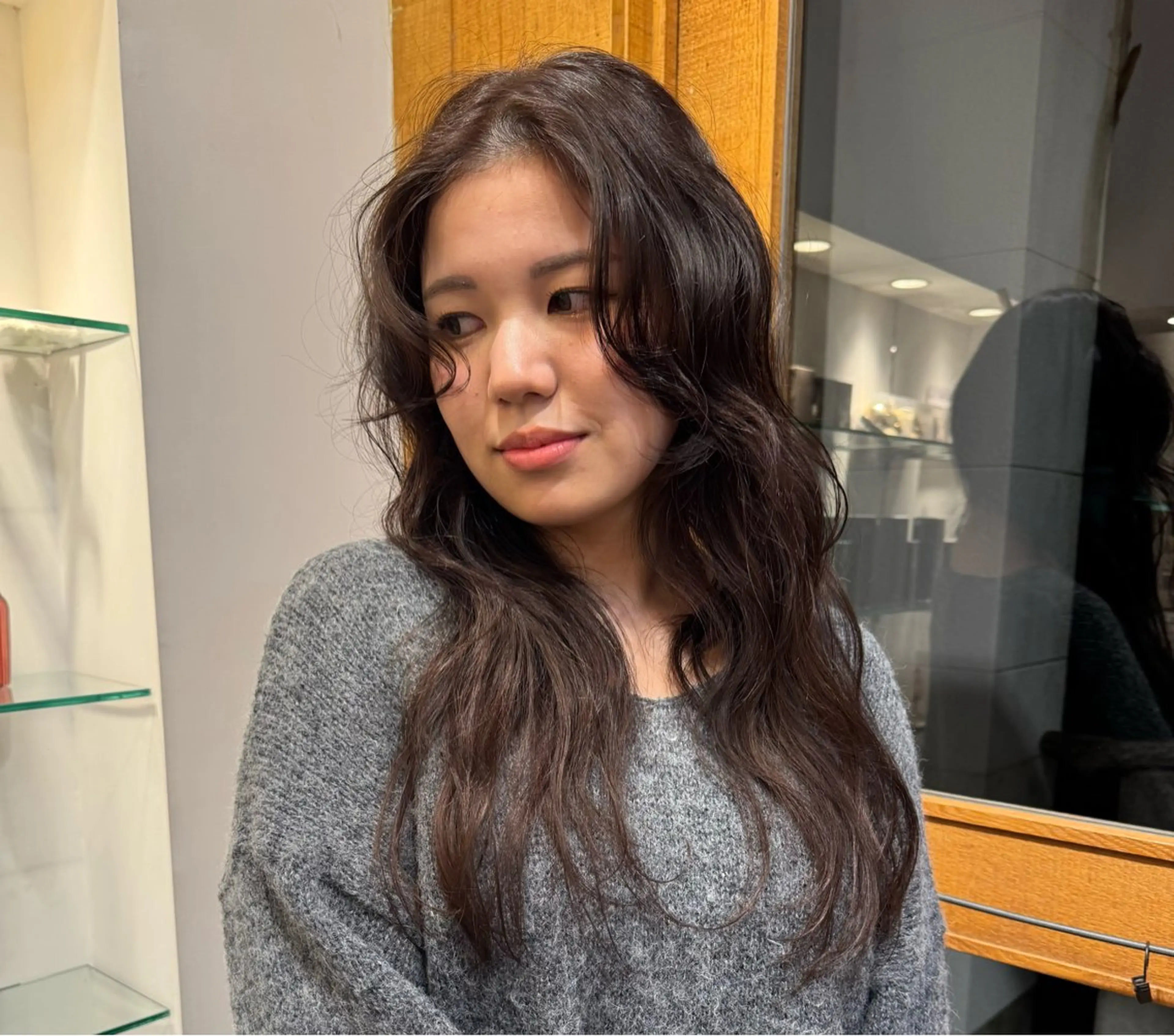 ロング ヘアカラー 岡元 綺良のヘアスタイル