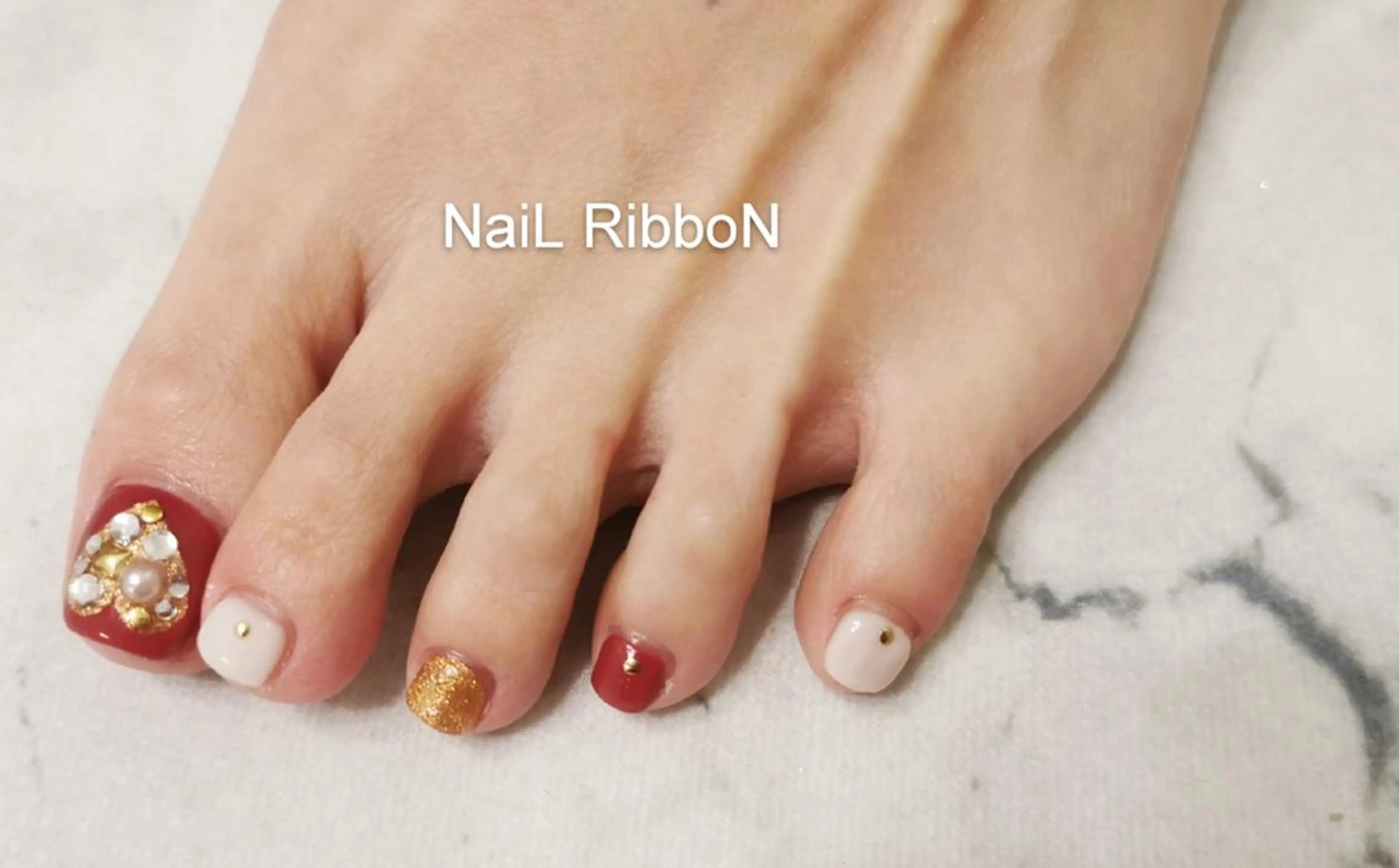ネイル ネイルリボン 受付スタッフのネイルデザイン