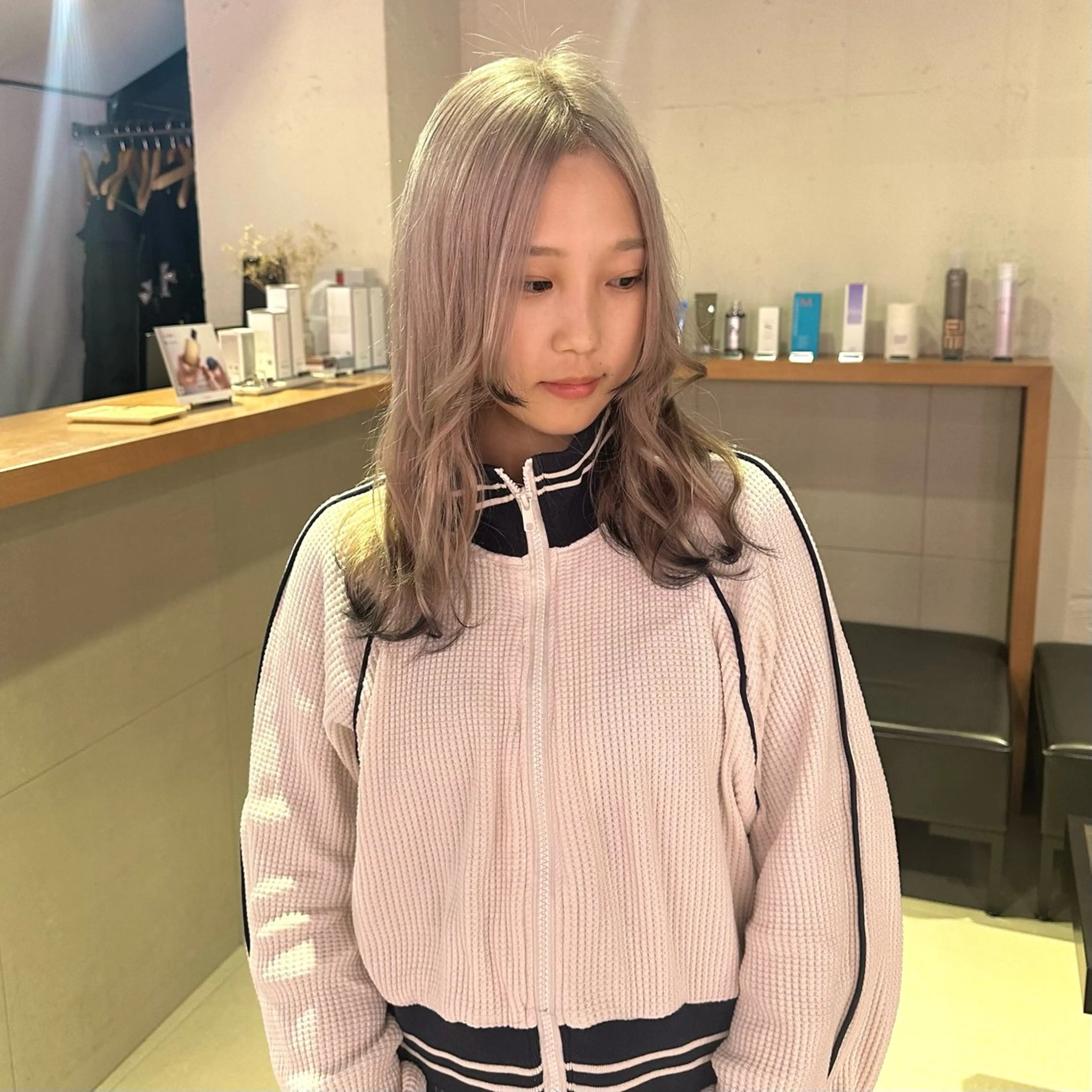 セミロング 🐺ウルフオタク🐺 ハイトーン/moeのヘアスタイル