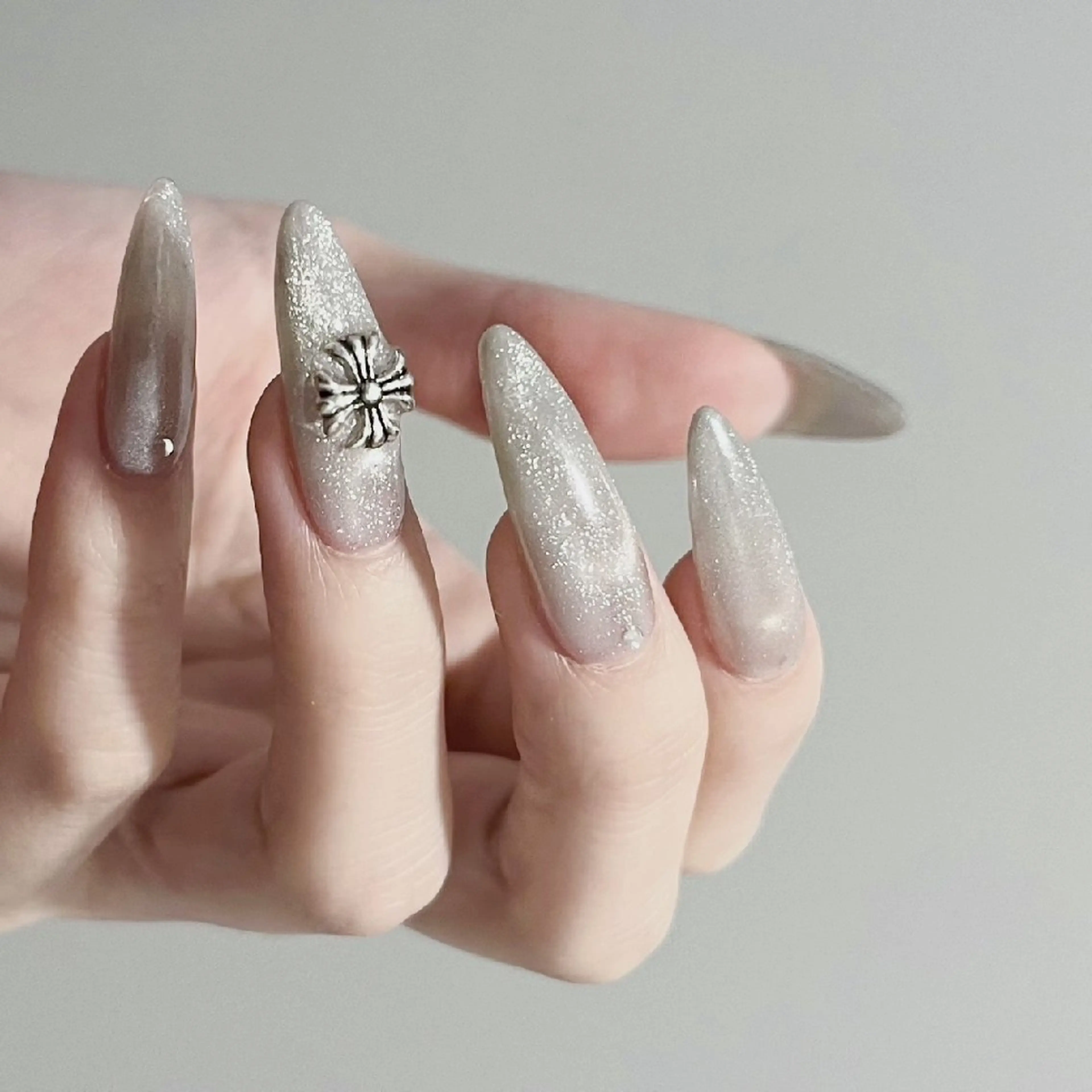 ネイル マグネットネイル マグネットワンカラー ワンカラーネイル ハンドネイル nailsalon　blast所属・atelier　 univ.のネイルデザイン