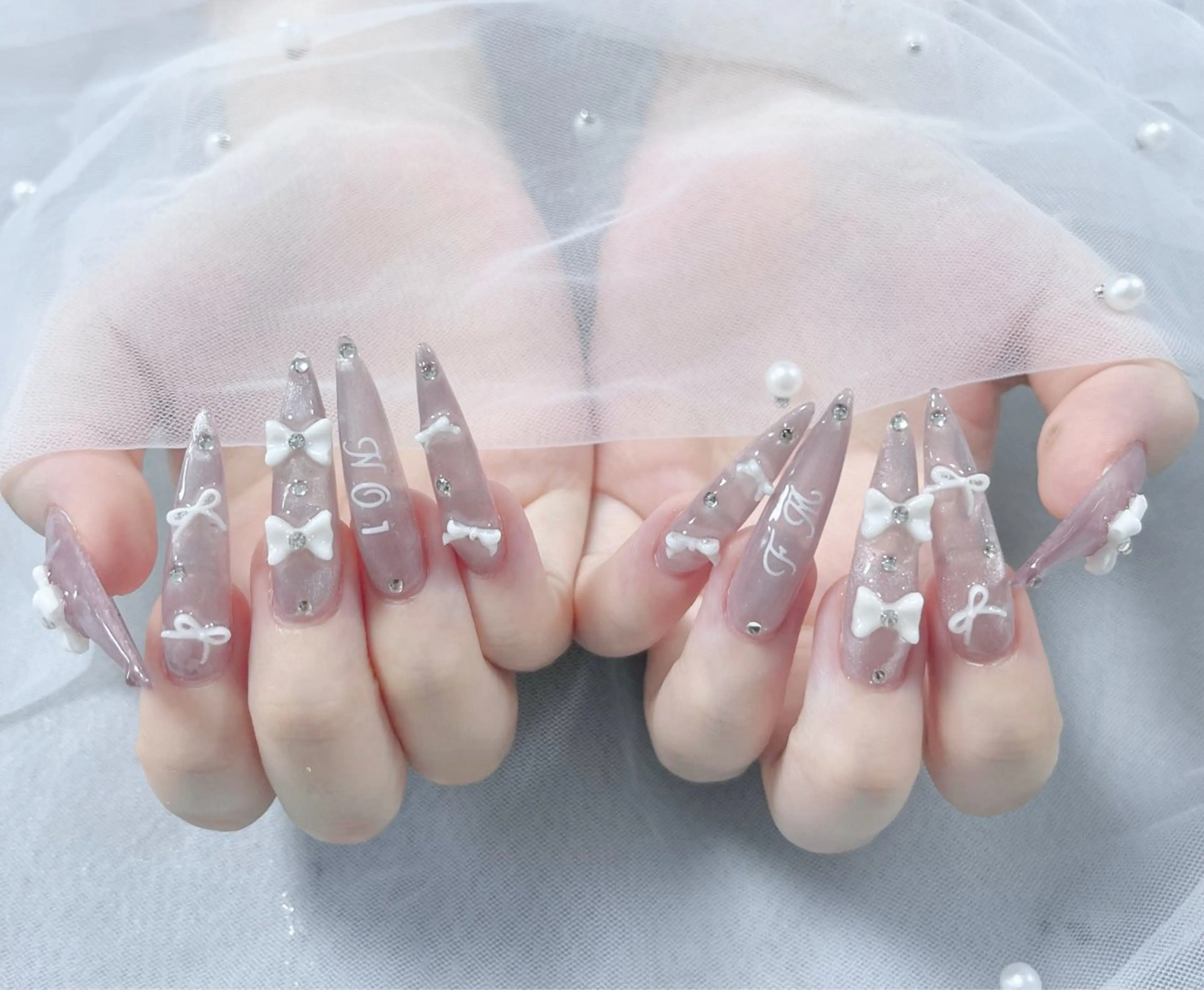 ネイル オーロラネイル クリアネイル フラッシュネイル ジェルネイル グラデーション ハンドネイル Amee Nailsalonのネイルデザイン