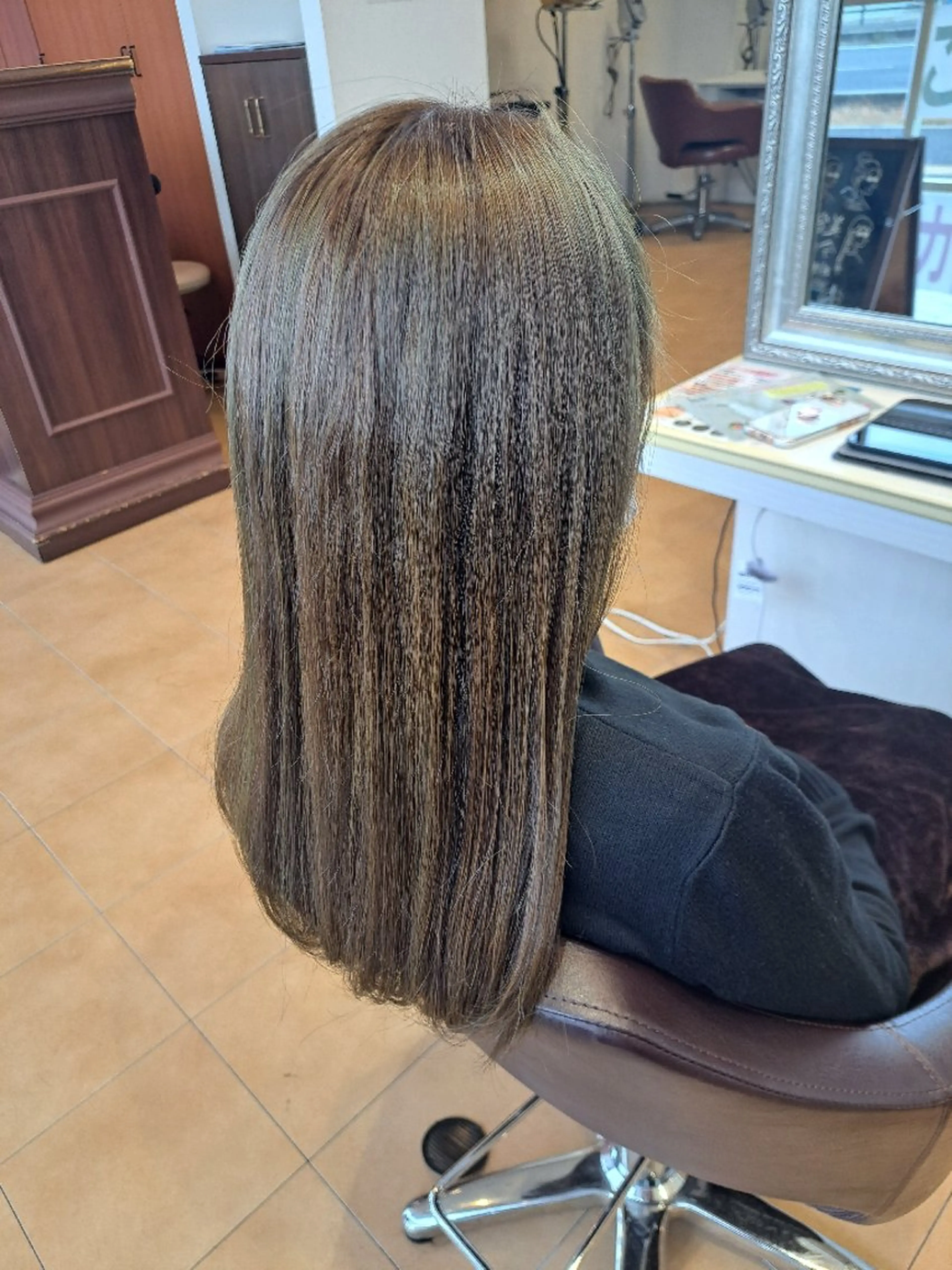 カラー ミディアム アッシュ カット ヘアカラー トリートメント 本多 いぶきのヘアスタイル