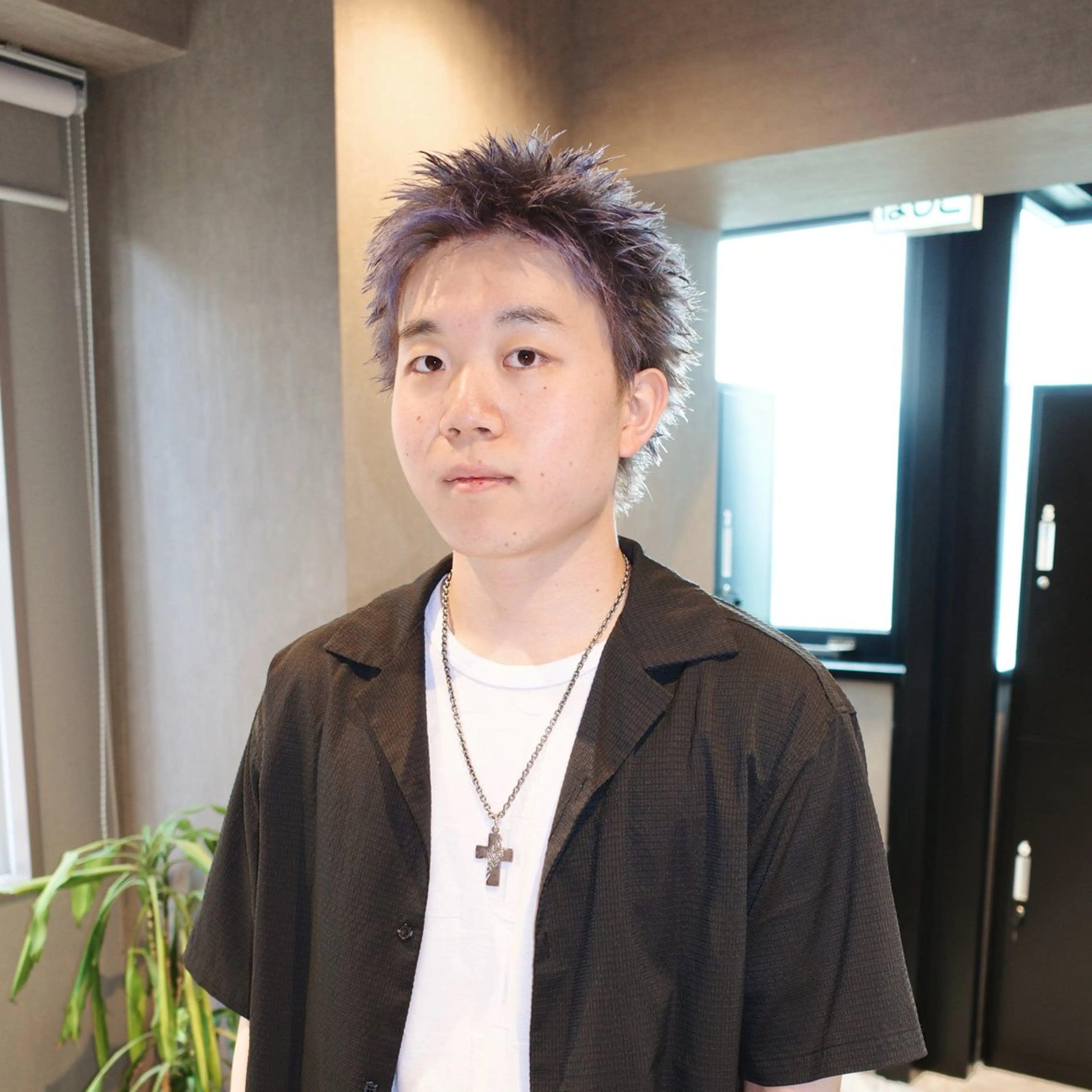 メンズ メンズハイトーン スパイキーショート カット ヨシカワ タツキのヘアスタイル