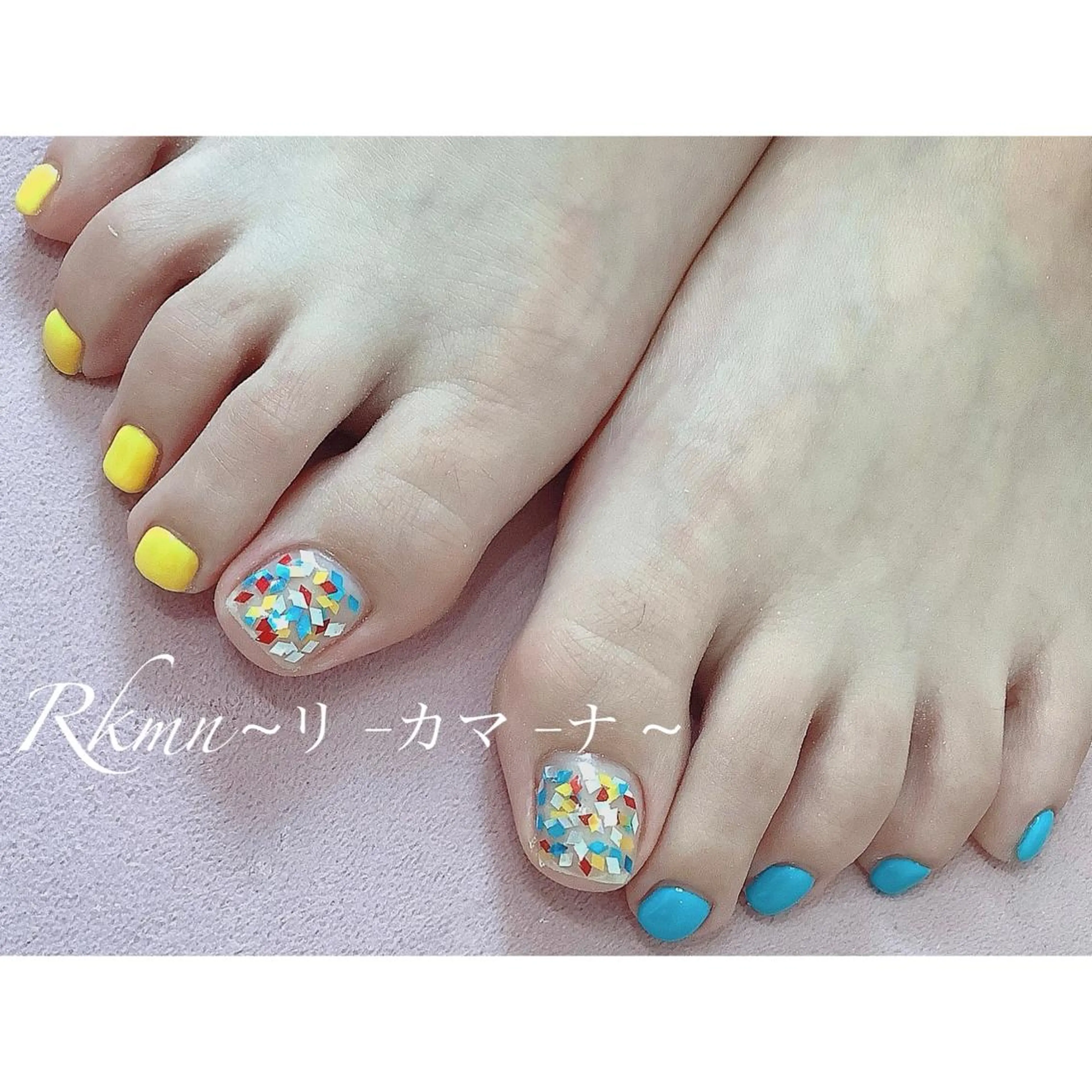 ネイル アートネイル フットネイル ホログラムネイル 水色 春ネイル ハンドネイル フットネイル ハンドケア Rkmn ~リ-カマ-ナ~のネイルデザイン