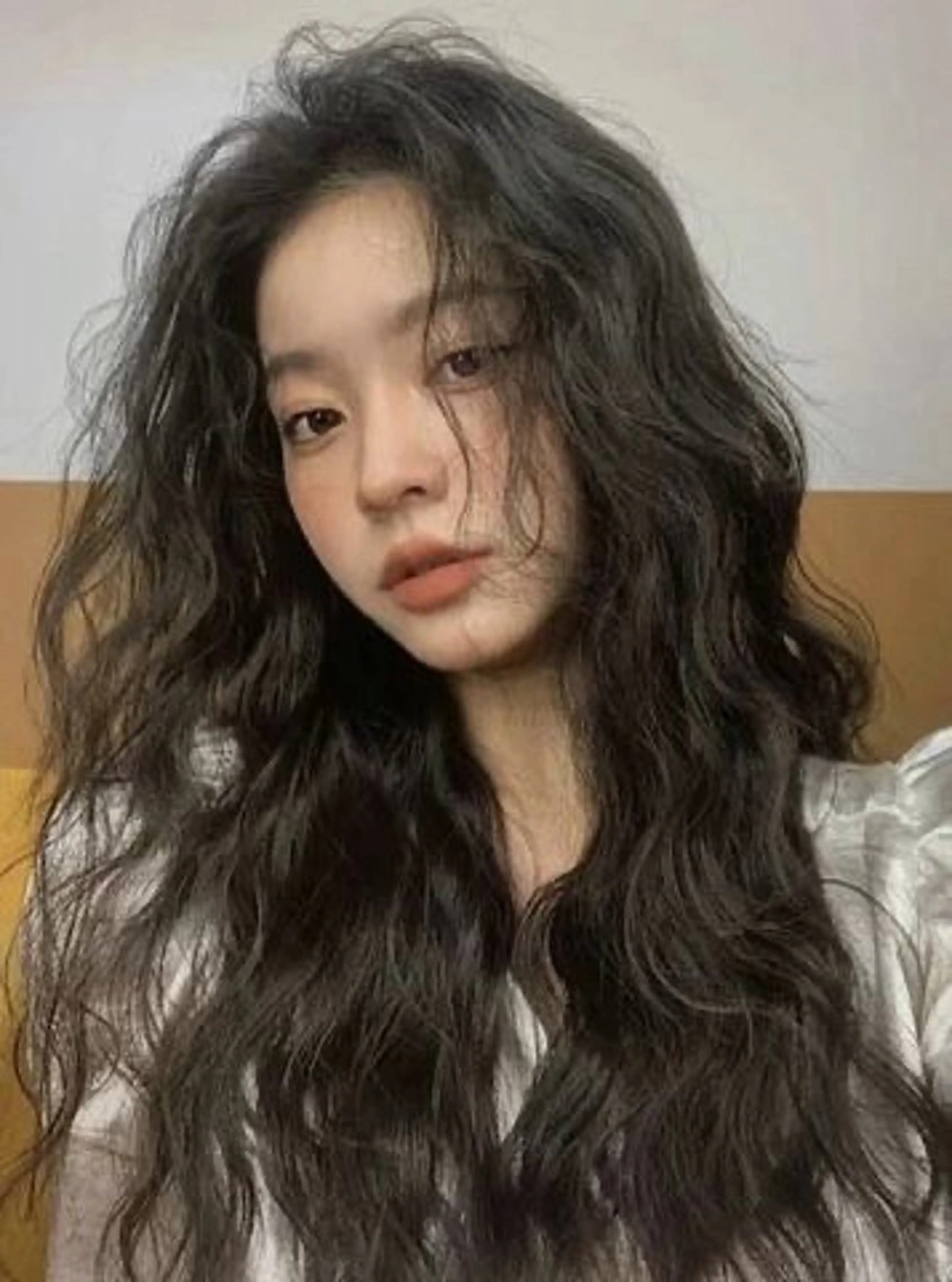 セミロング 佐々木 彩花のヘアスタイル