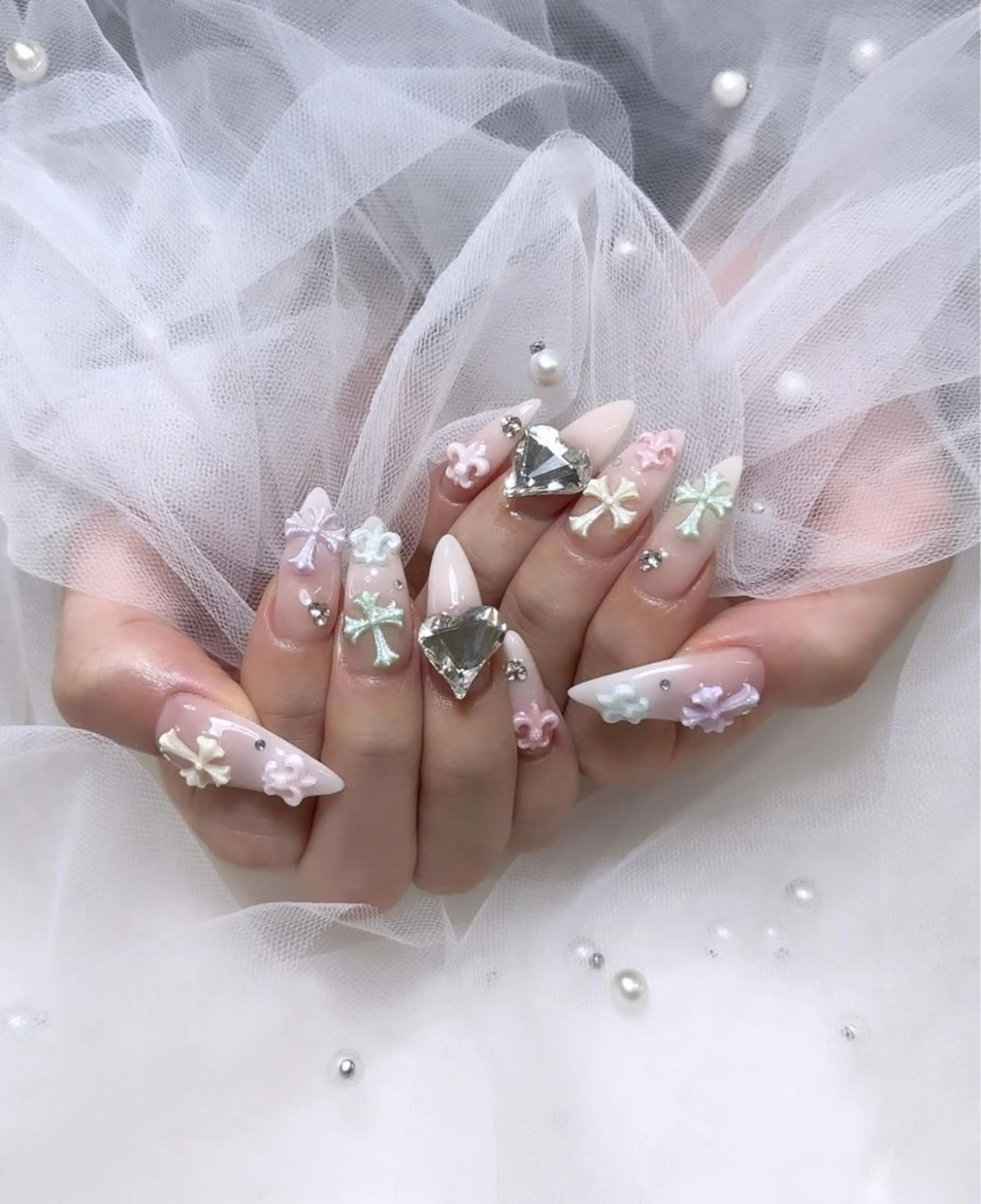 ネイル アニマル柄 オーロラネイル チークネイル フラッシュネイル ジェルネイル Lyna 池袋のネイルデザイン