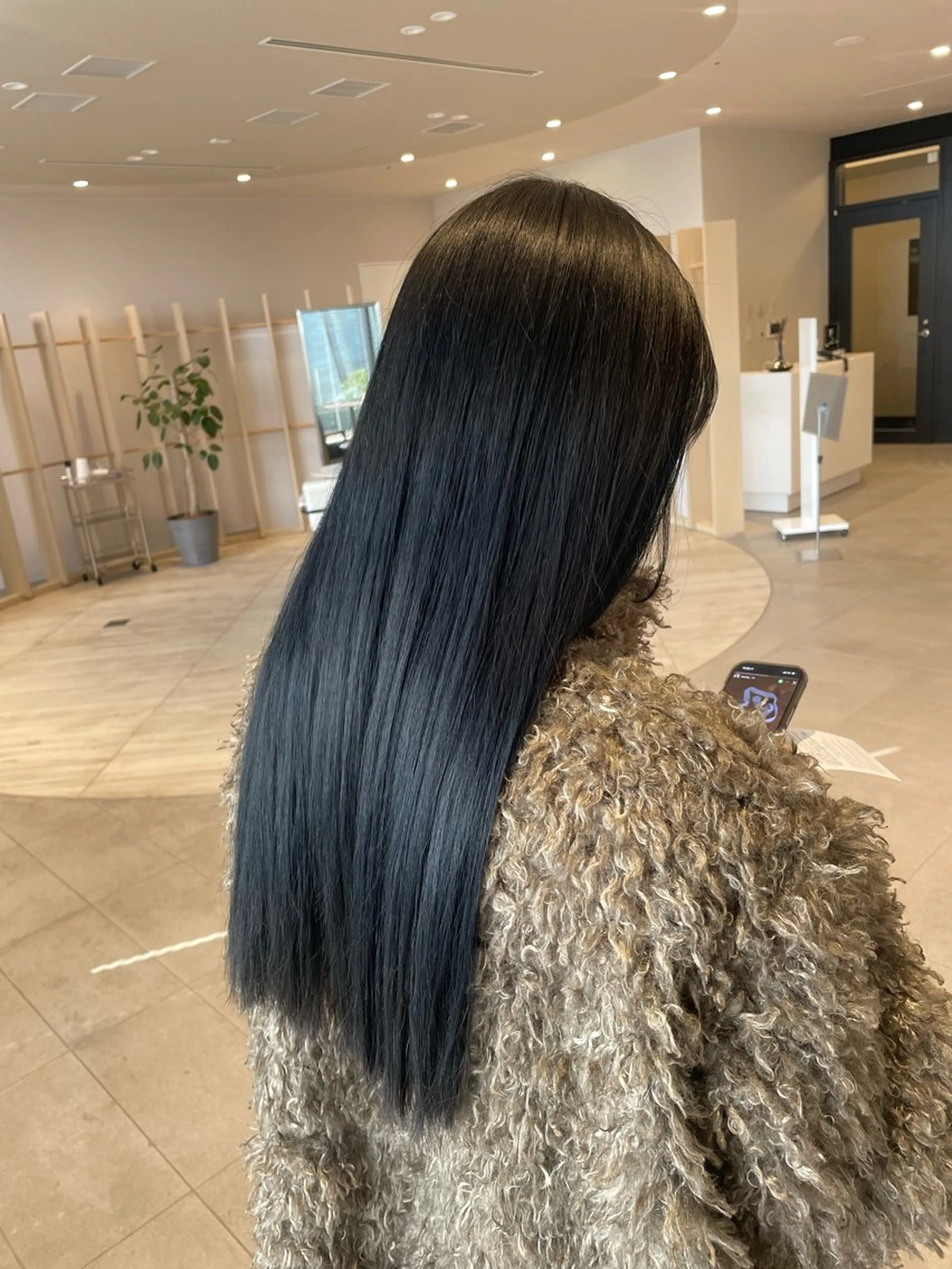 ロング カラー 黒髪 ブルーカラー ブルーブラック littleesta ASAのヘアスタイル