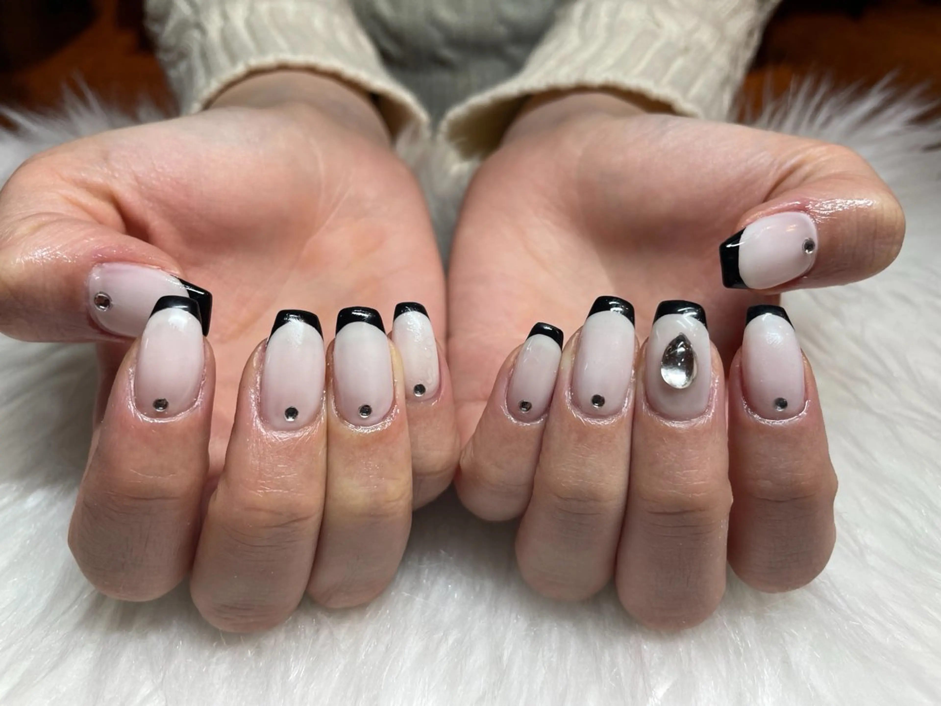 フレンチネイル(オフ有り)の写真