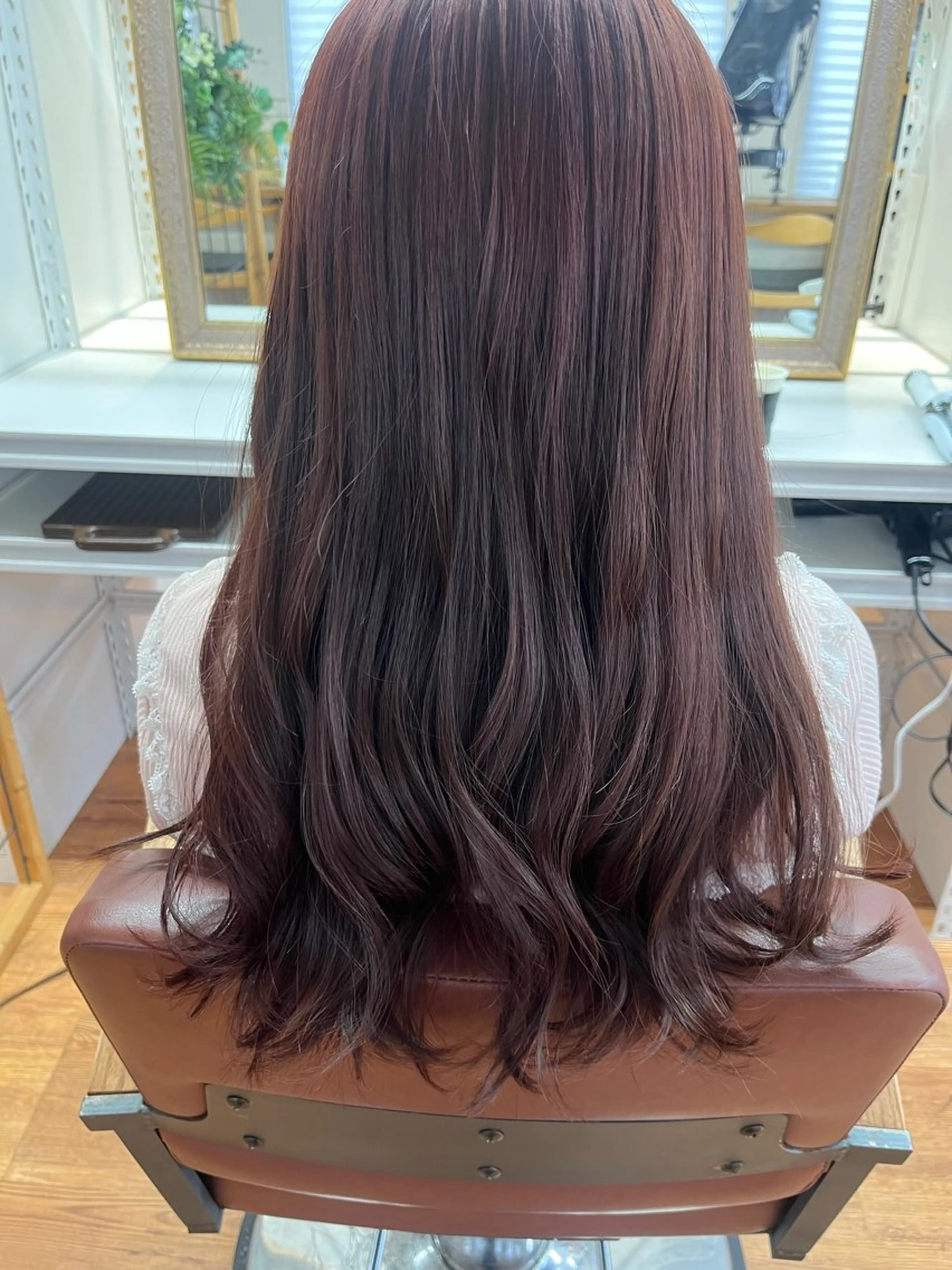 ロング 腰越 麻奈のヘアスタイル