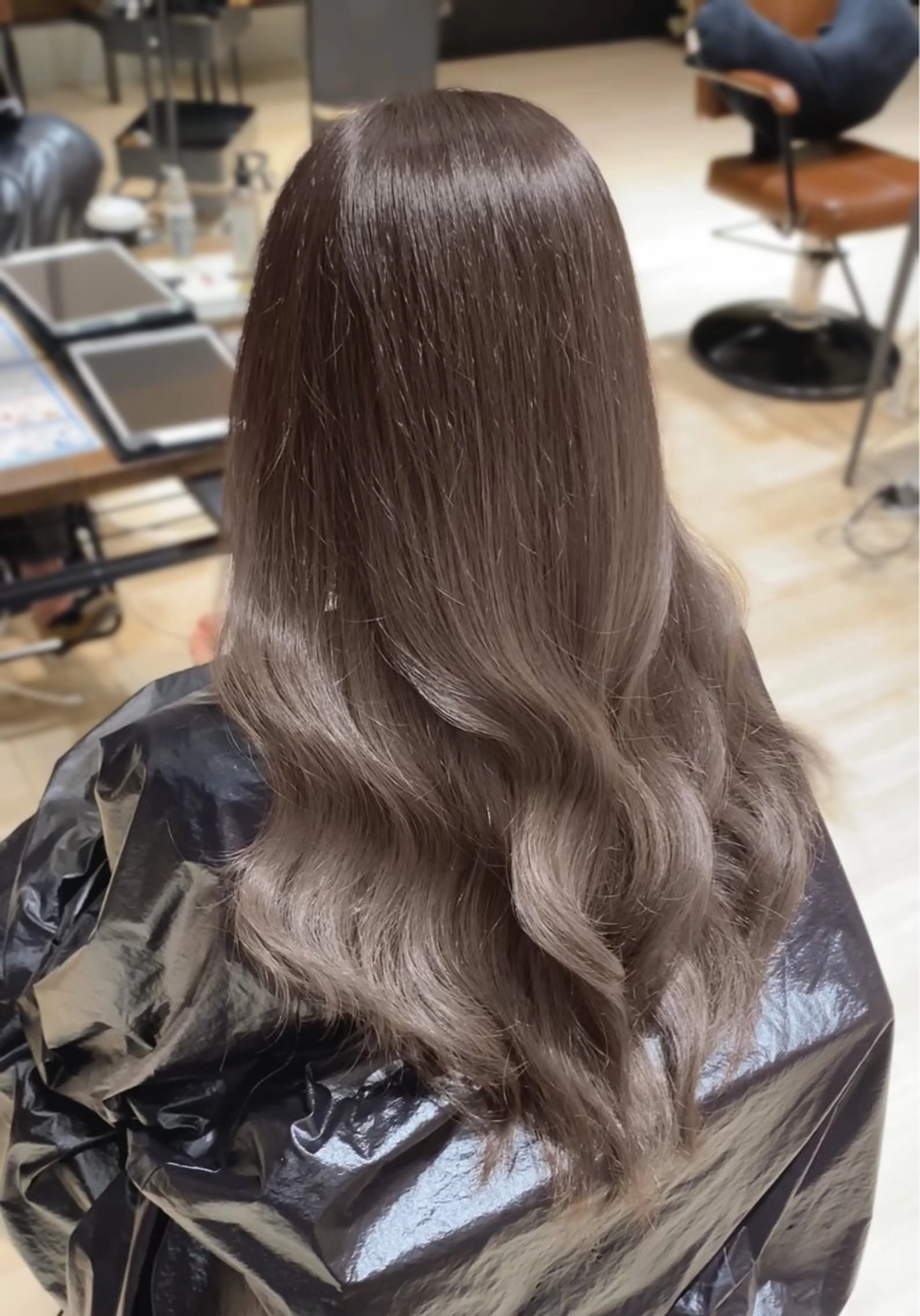 ロング AFLOAT GINZA所属・透明感カラー/レイヤ ー宮下知也のヘアスタイル