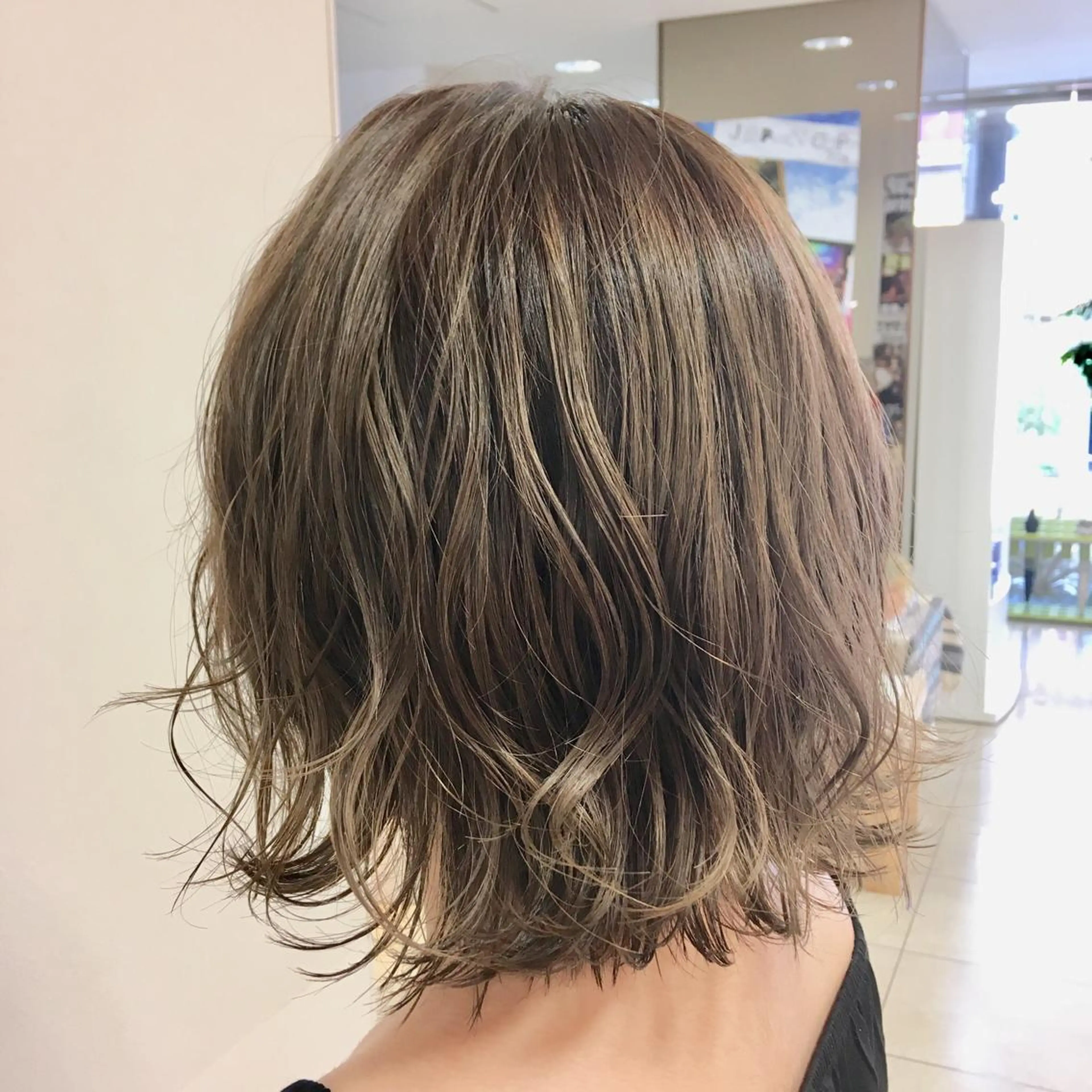 ミディアム カラー ヘアアレンジ ヘアカラー トリートメント 【Sweep】おじま のぞみのヘアスタイル