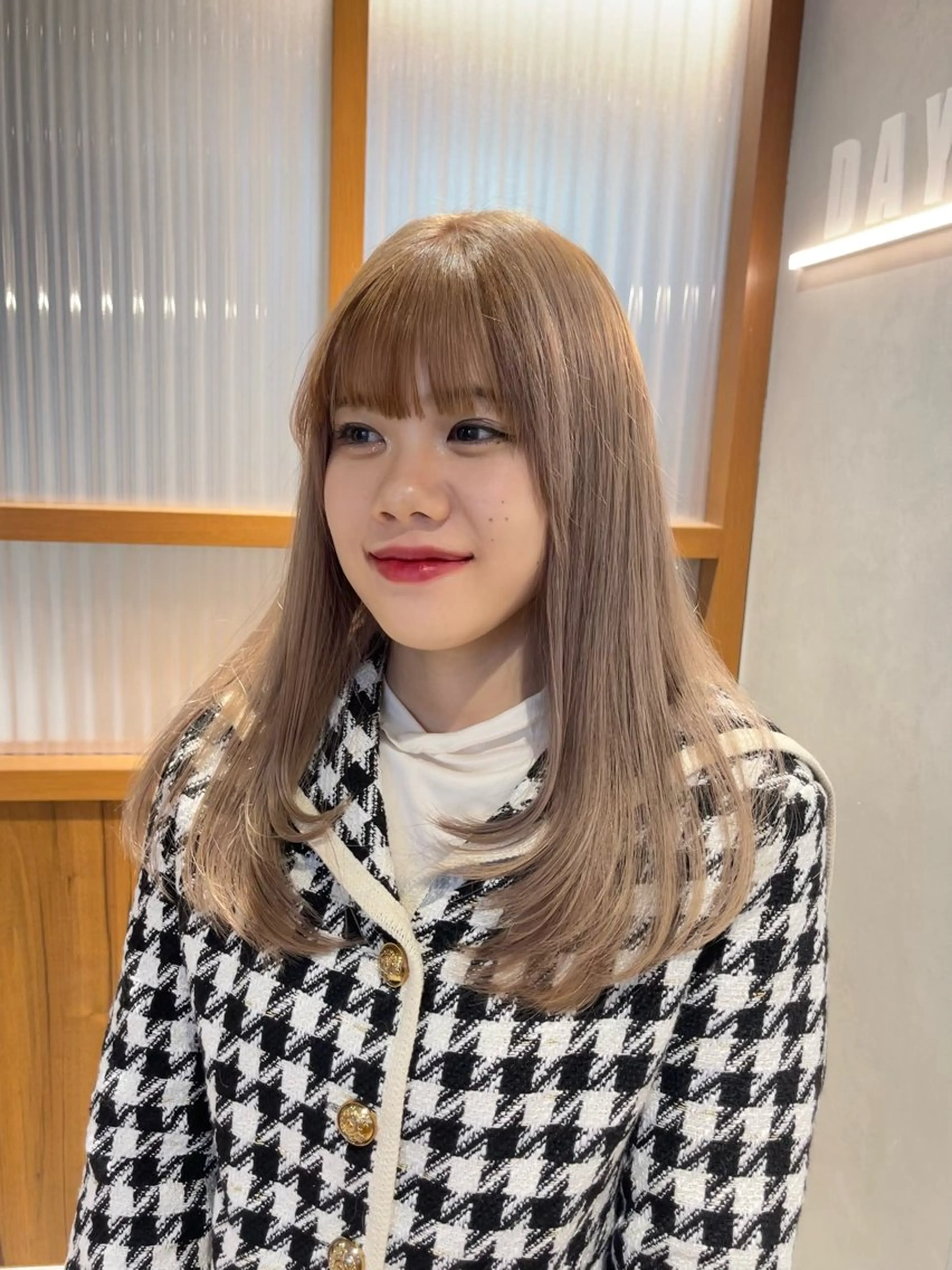 セミロング カラー ベージュカラー ミルクティーベージュ 顔周りカット レイヤーカット カット ヘアカラー トリートメント himeka🪽 アレンジ/ブリーチのヘアスタイル